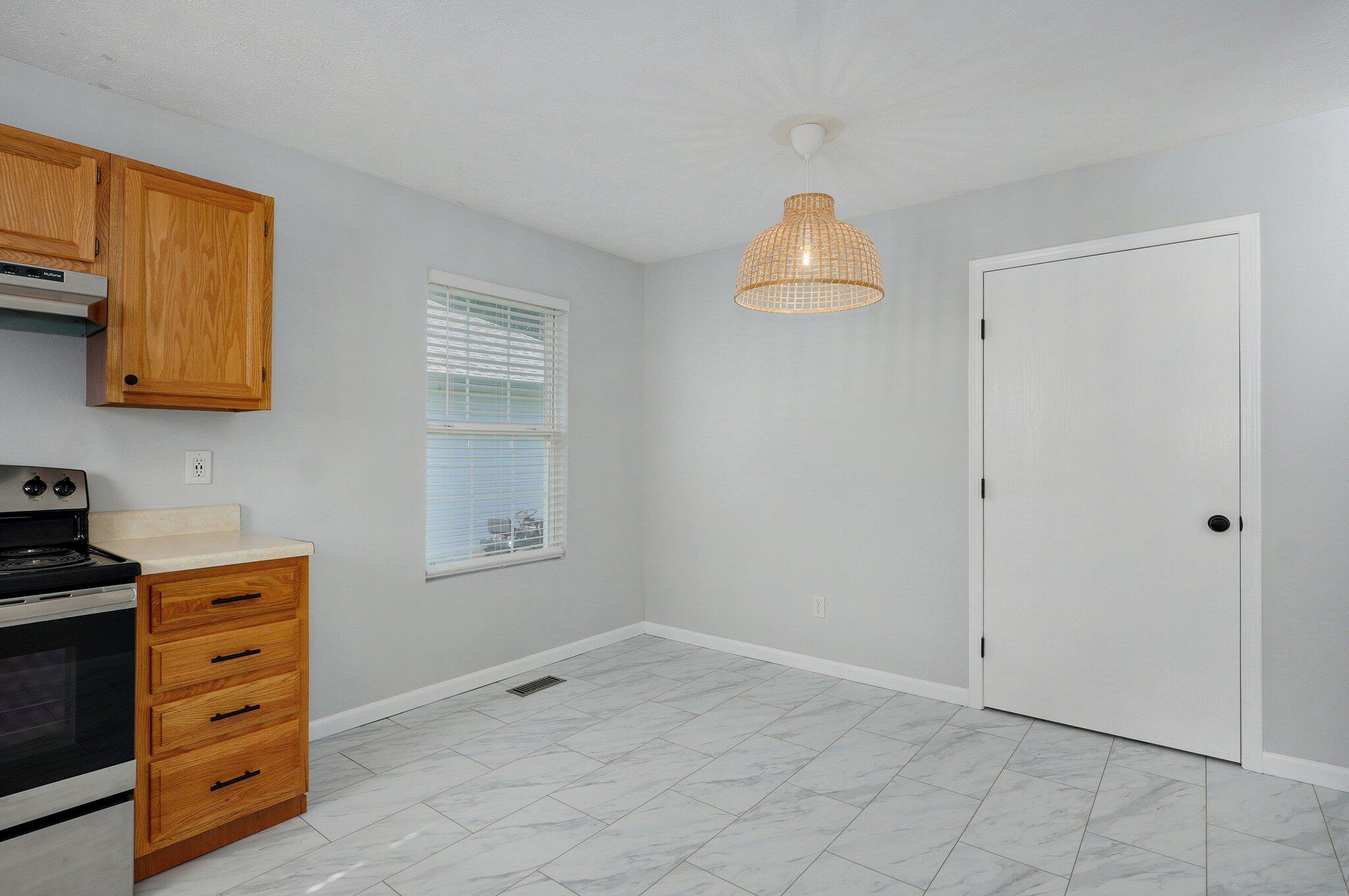 1037 North Clifton Avenue Property Photo 9