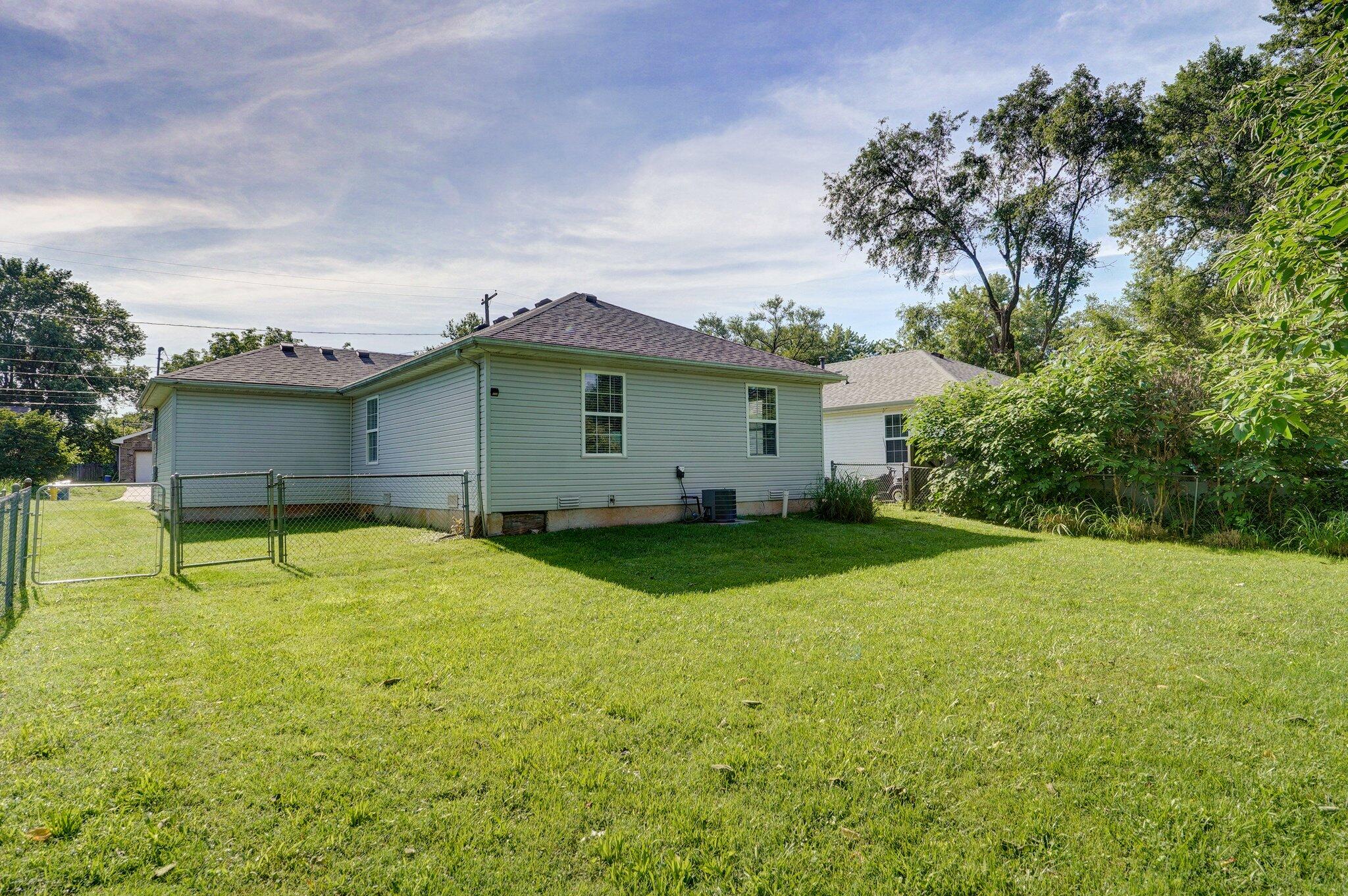 1037 North Clifton Avenue Property Photo 18