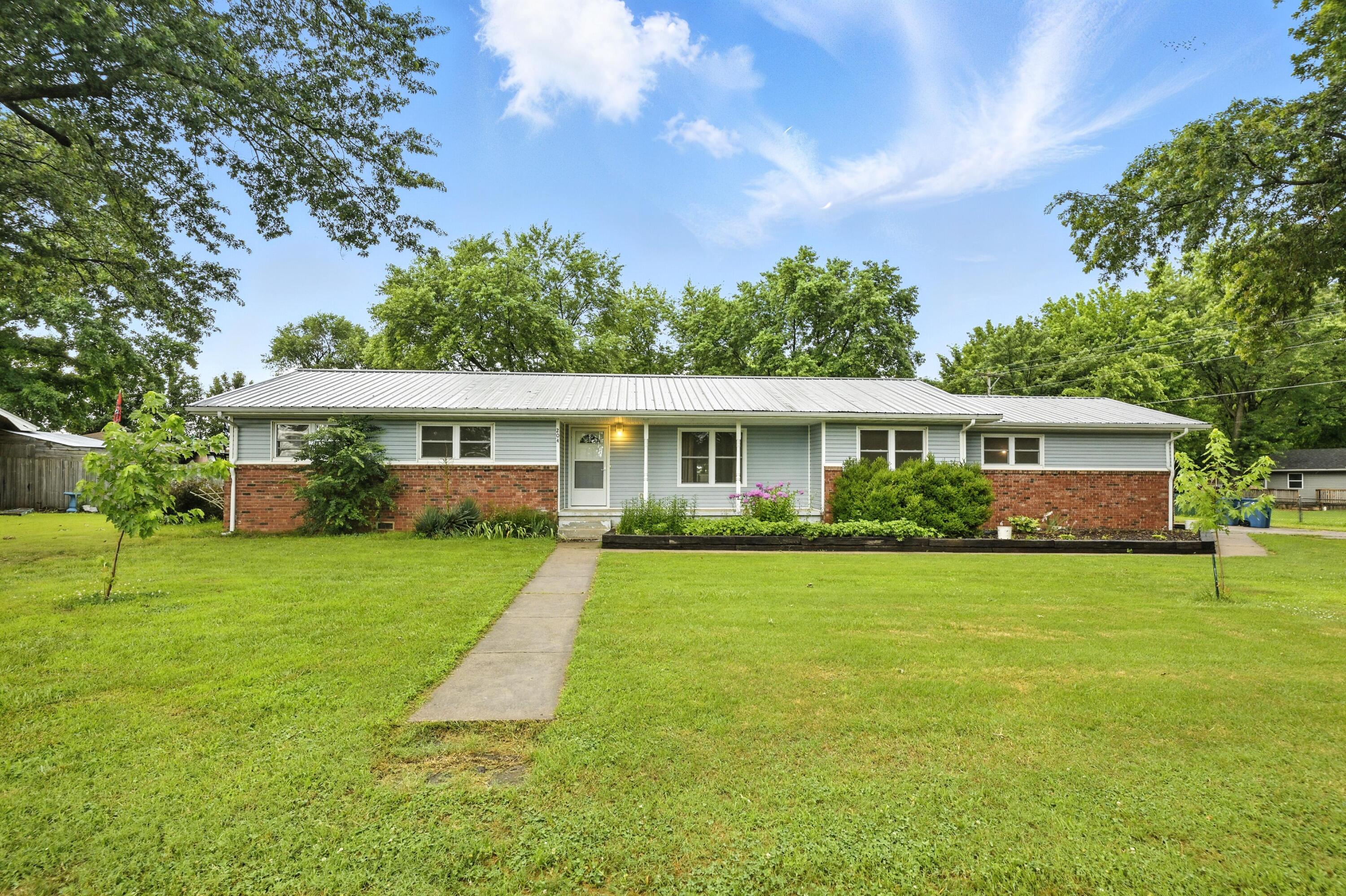 204 North Arlington Drive Property Photo 1