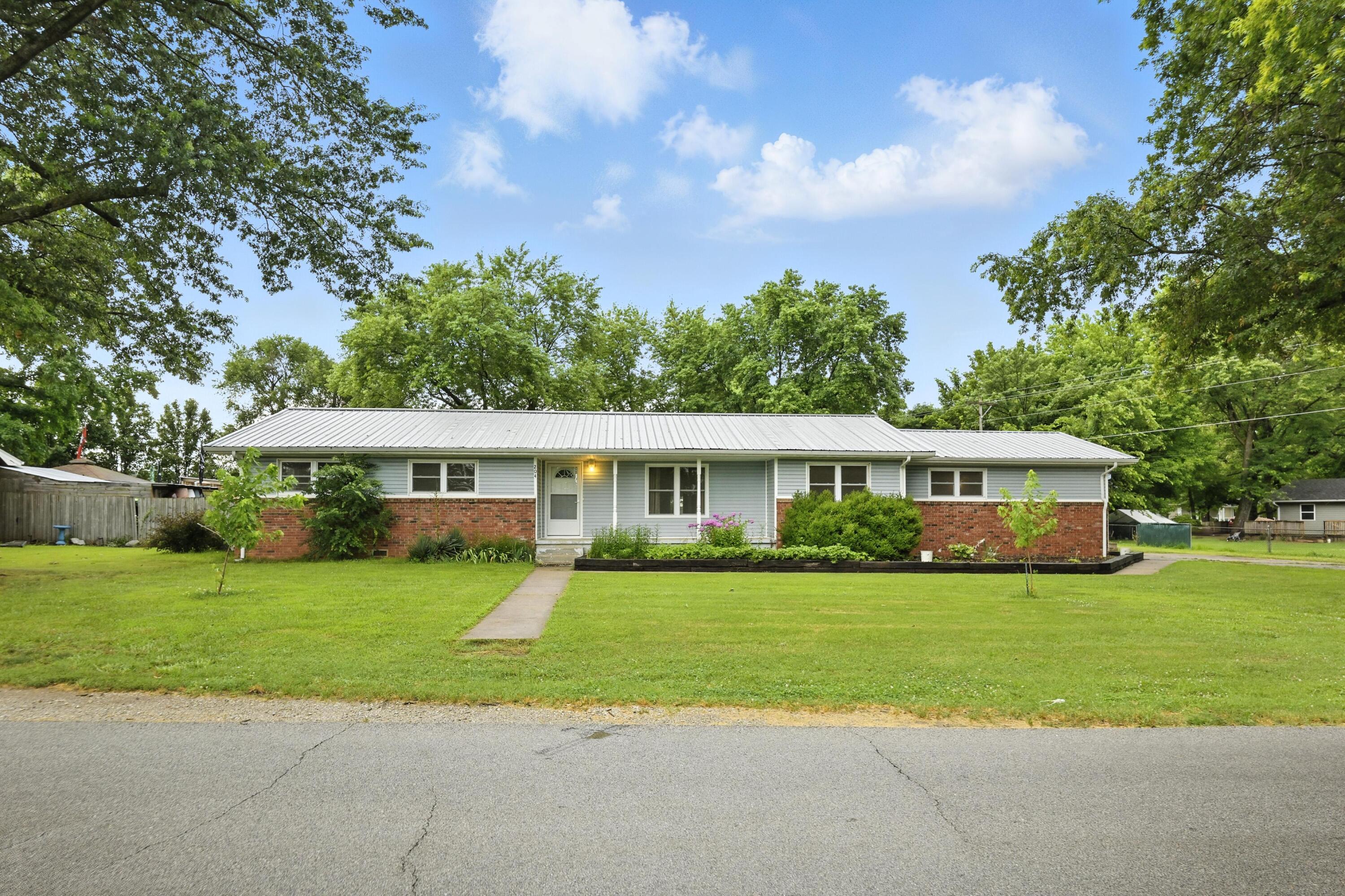 204 North Arlington Drive Property Photo 3