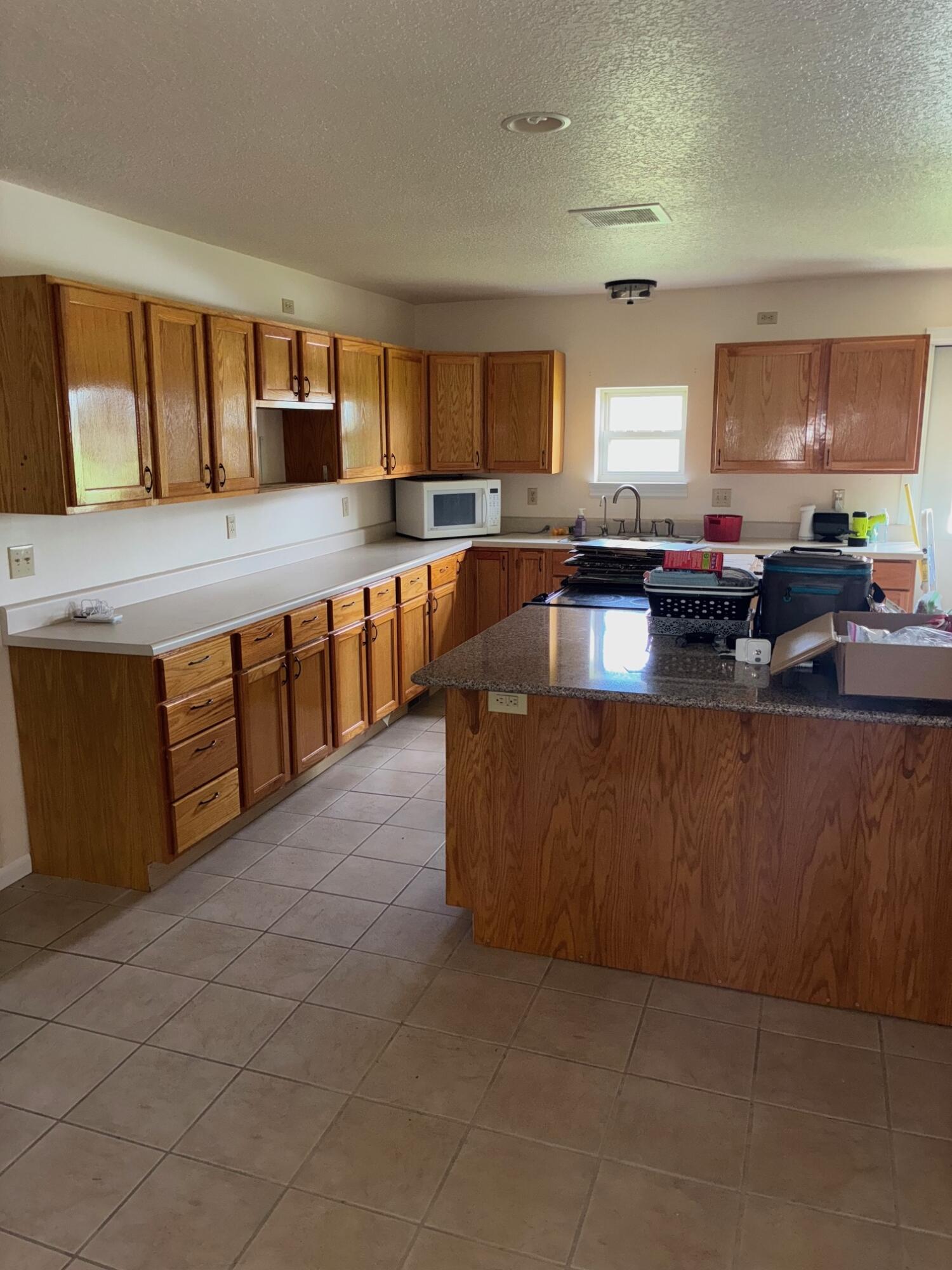 10058 Fr 2015 Property Photo 3