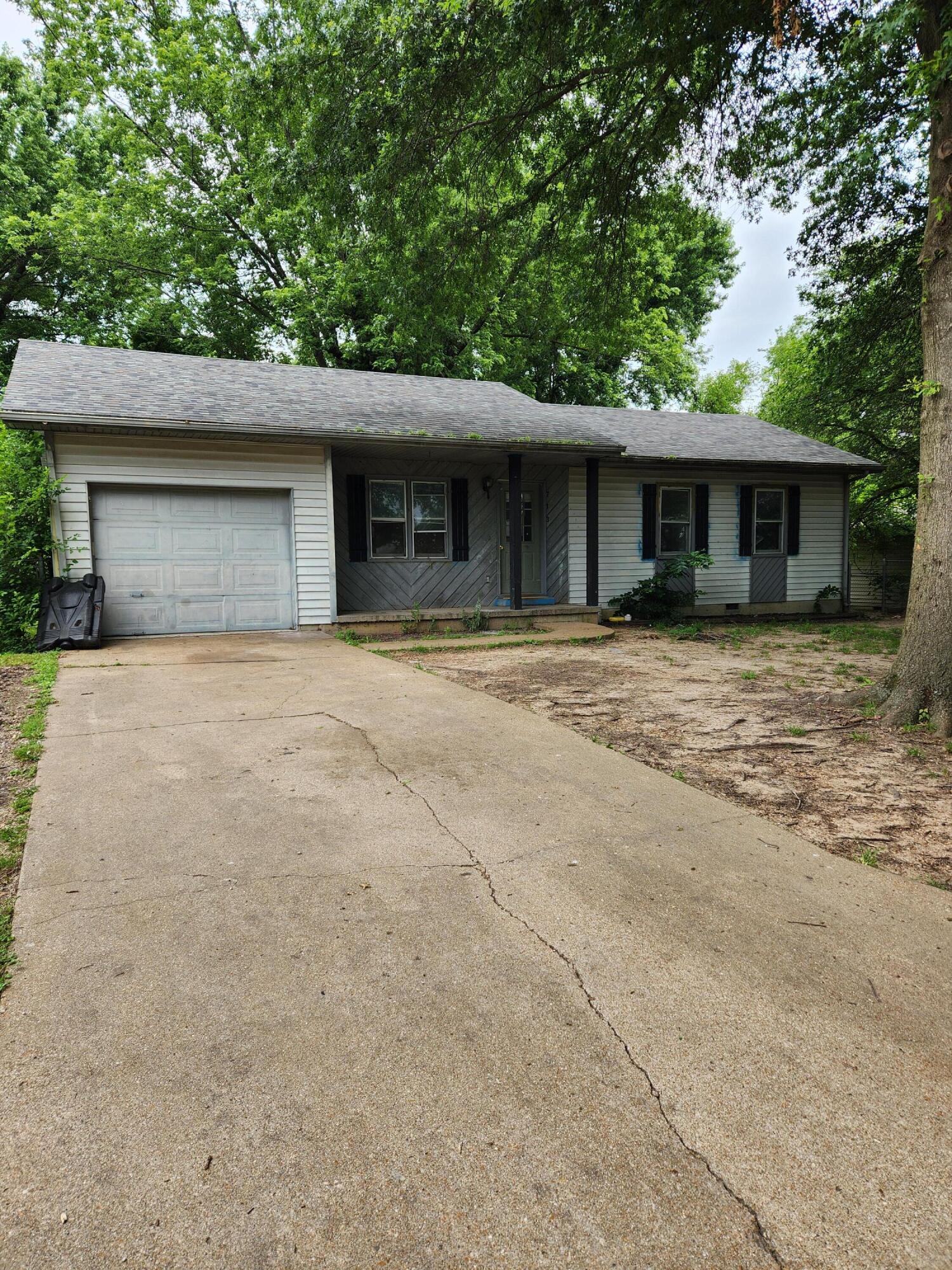 713 West Wollard Street Property Photo 1