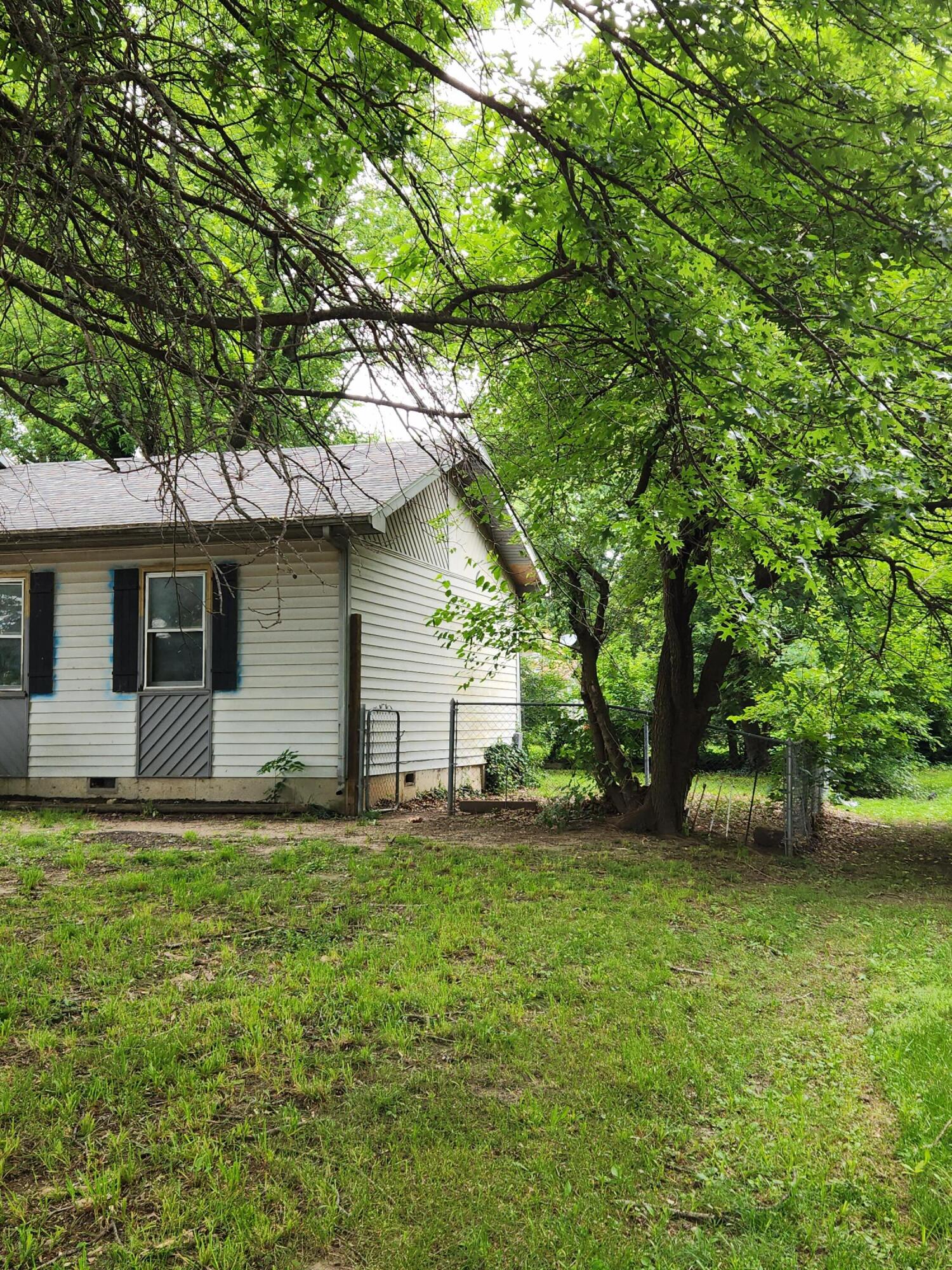 713 West Wollard Street Property Photo 6