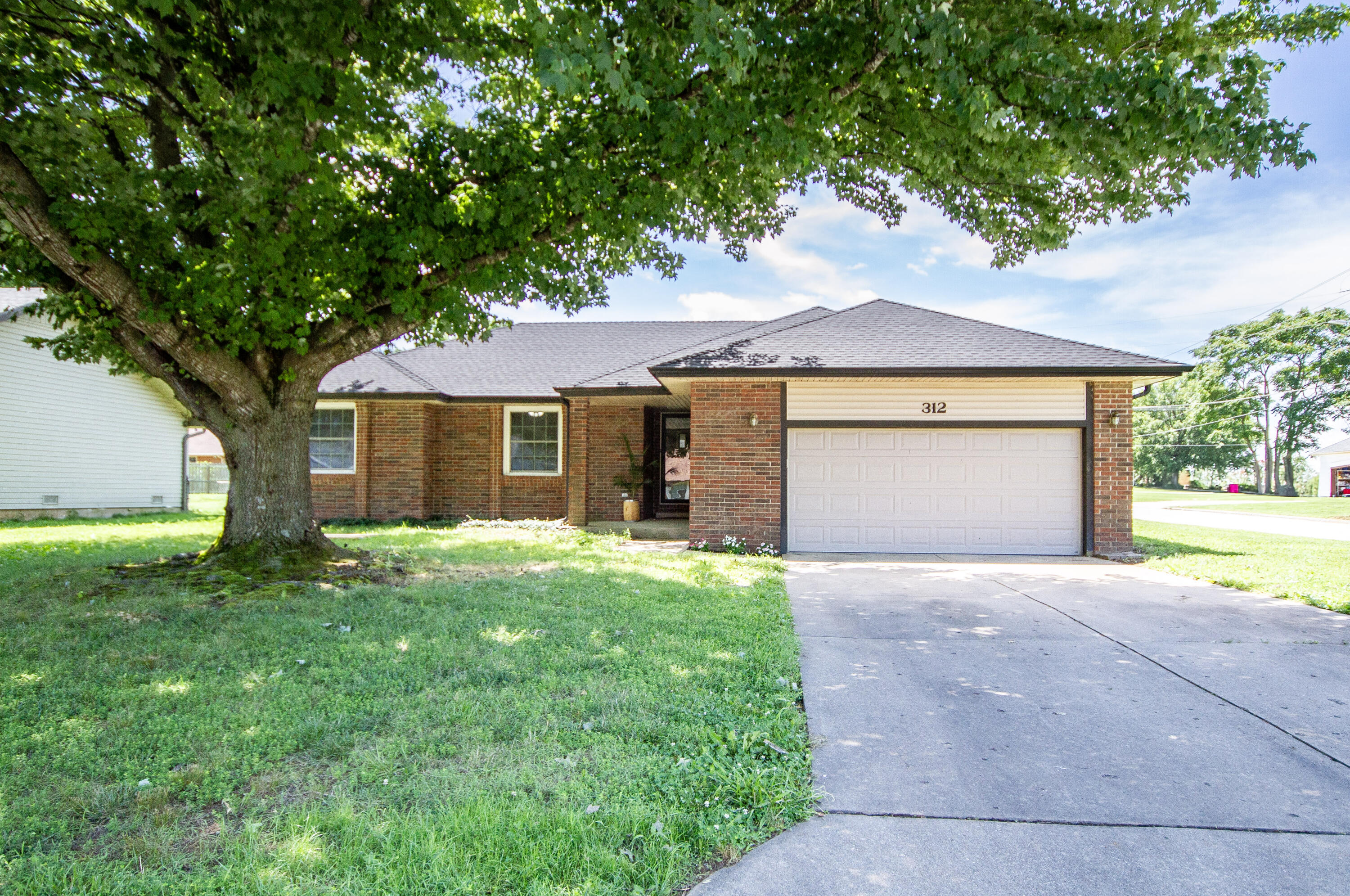 312 Raintree Street Property Photo 1