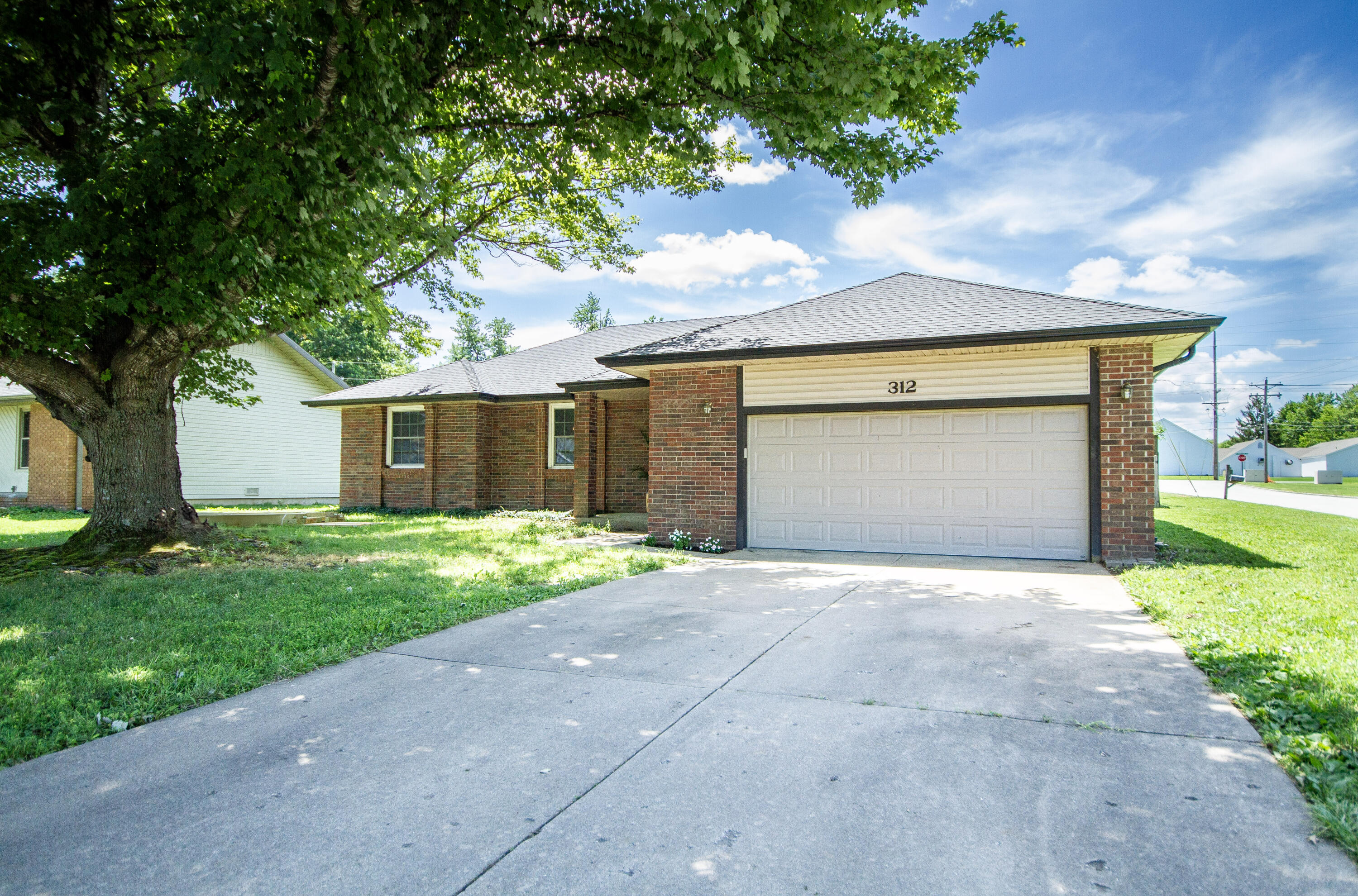 312 Raintree Street Property Photo 2