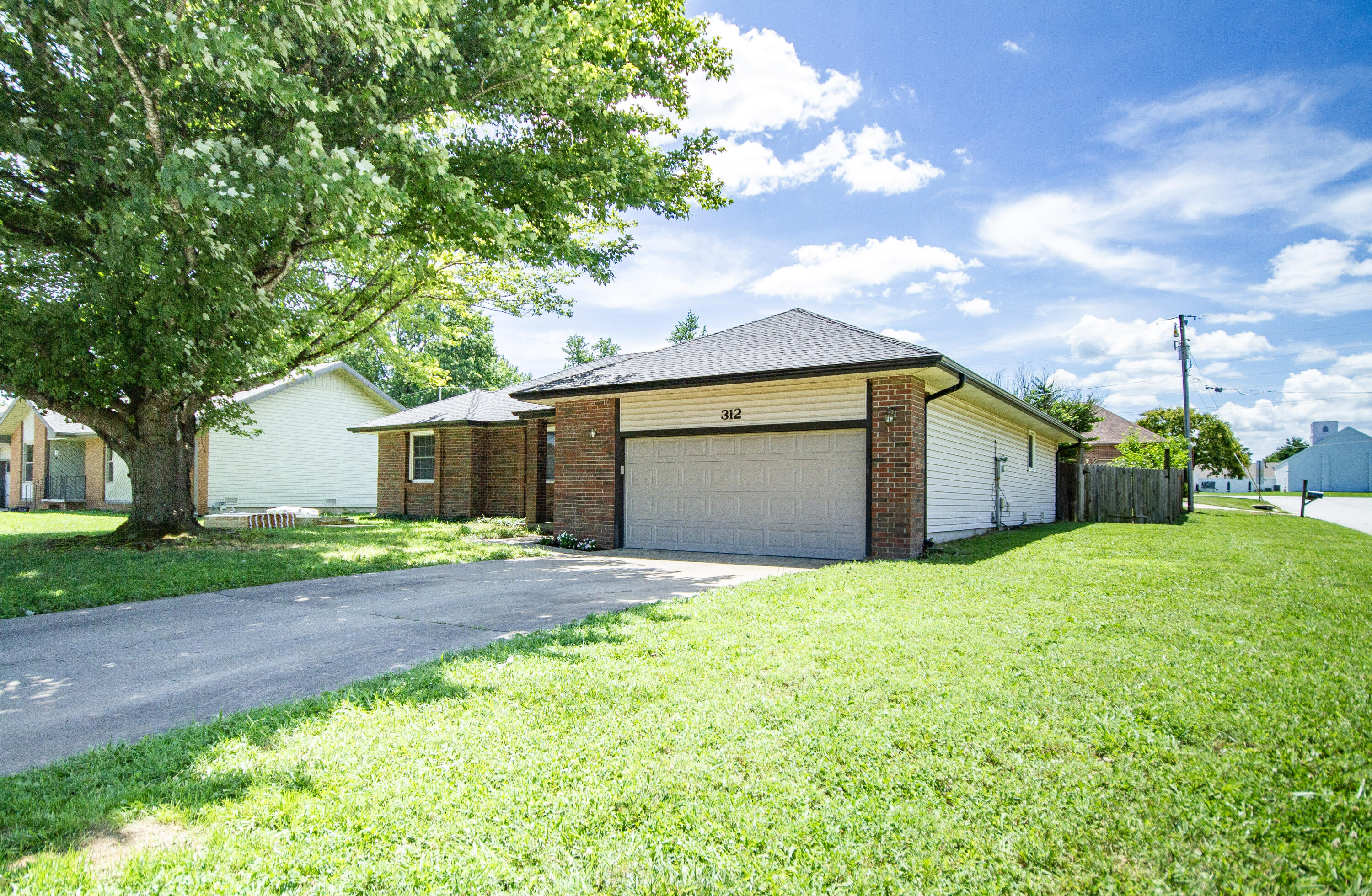 312 Raintree Street Property Photo 3