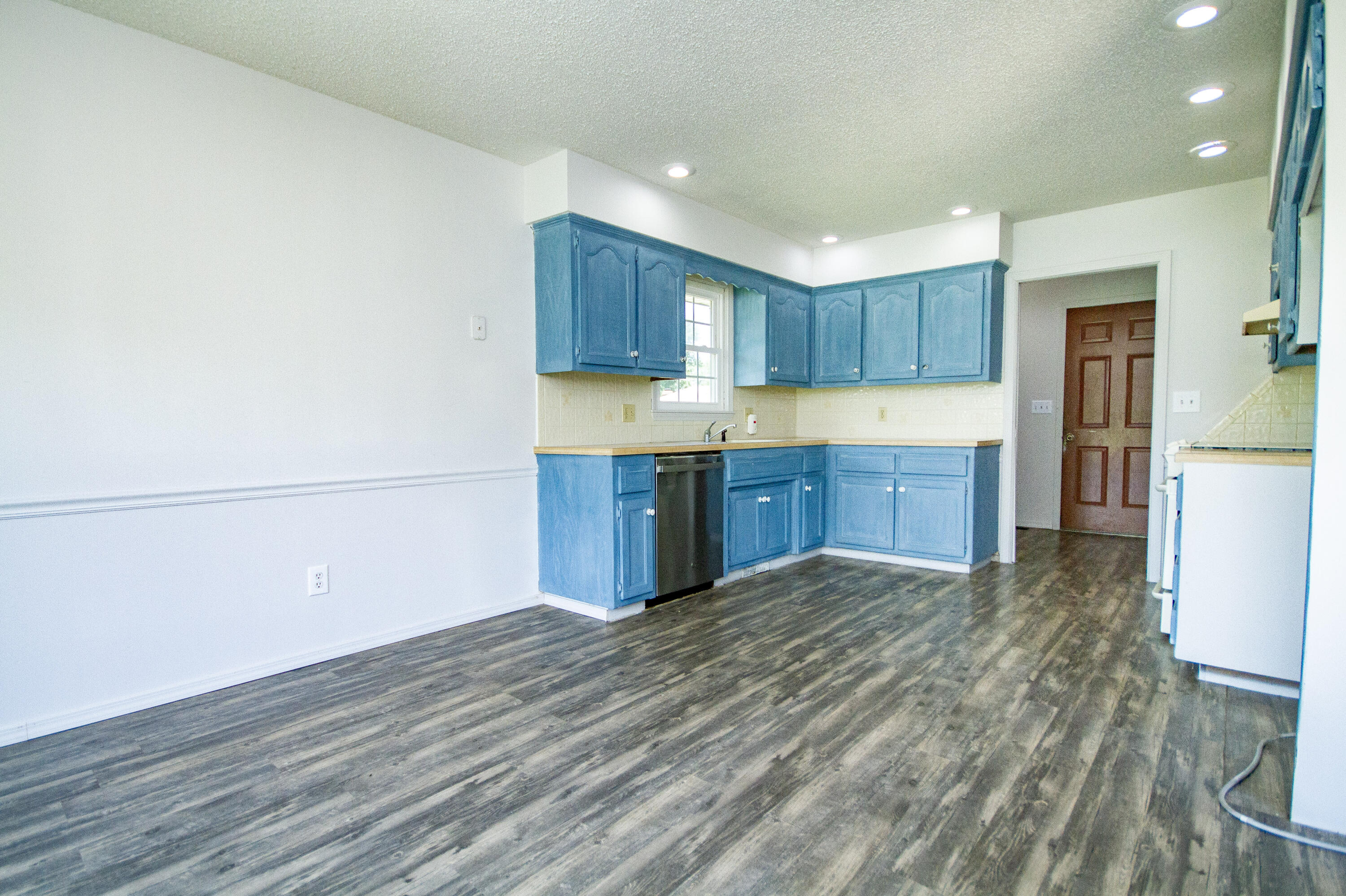 312 Raintree Street Property Photo 9