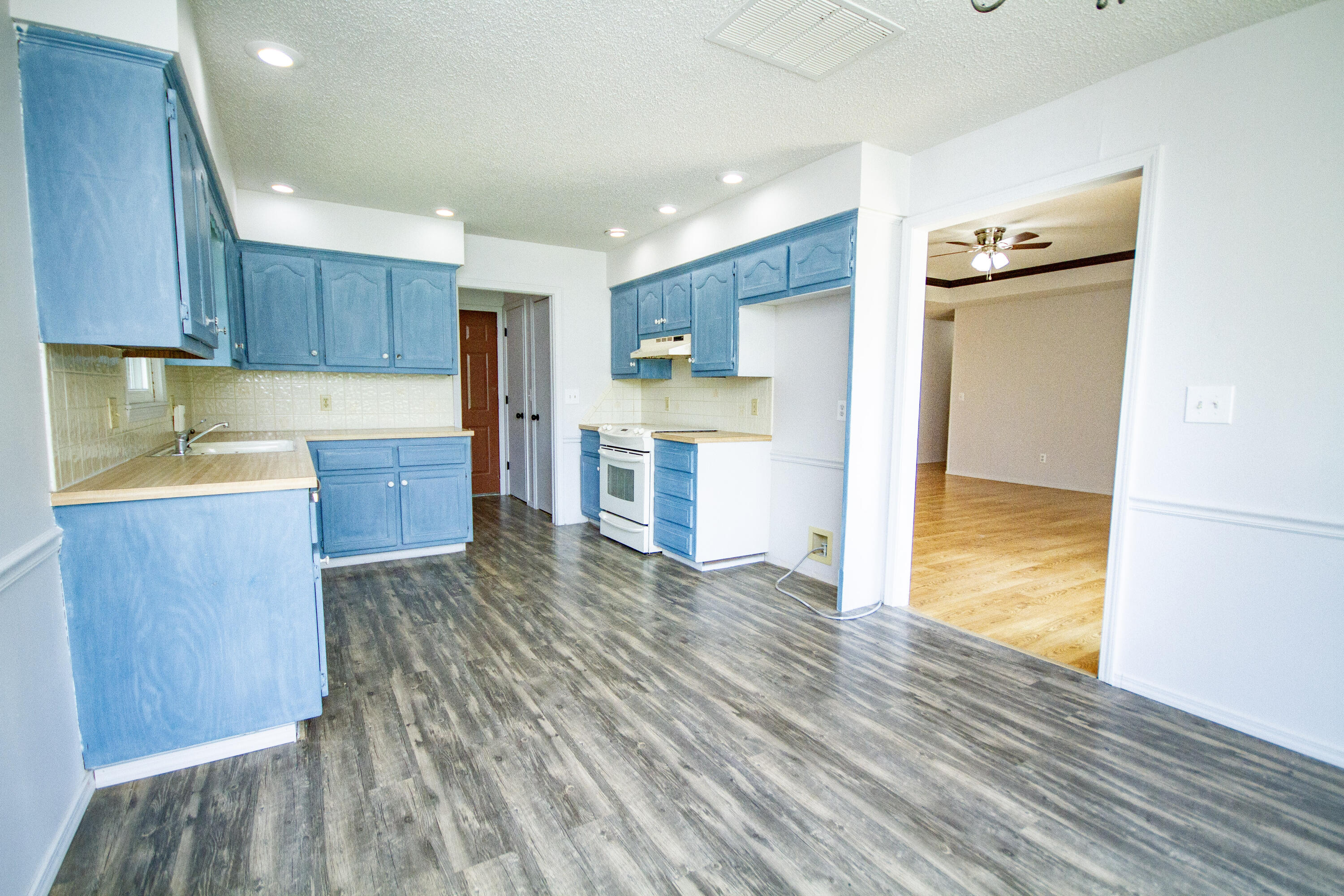 312 Raintree Street Property Photo 10