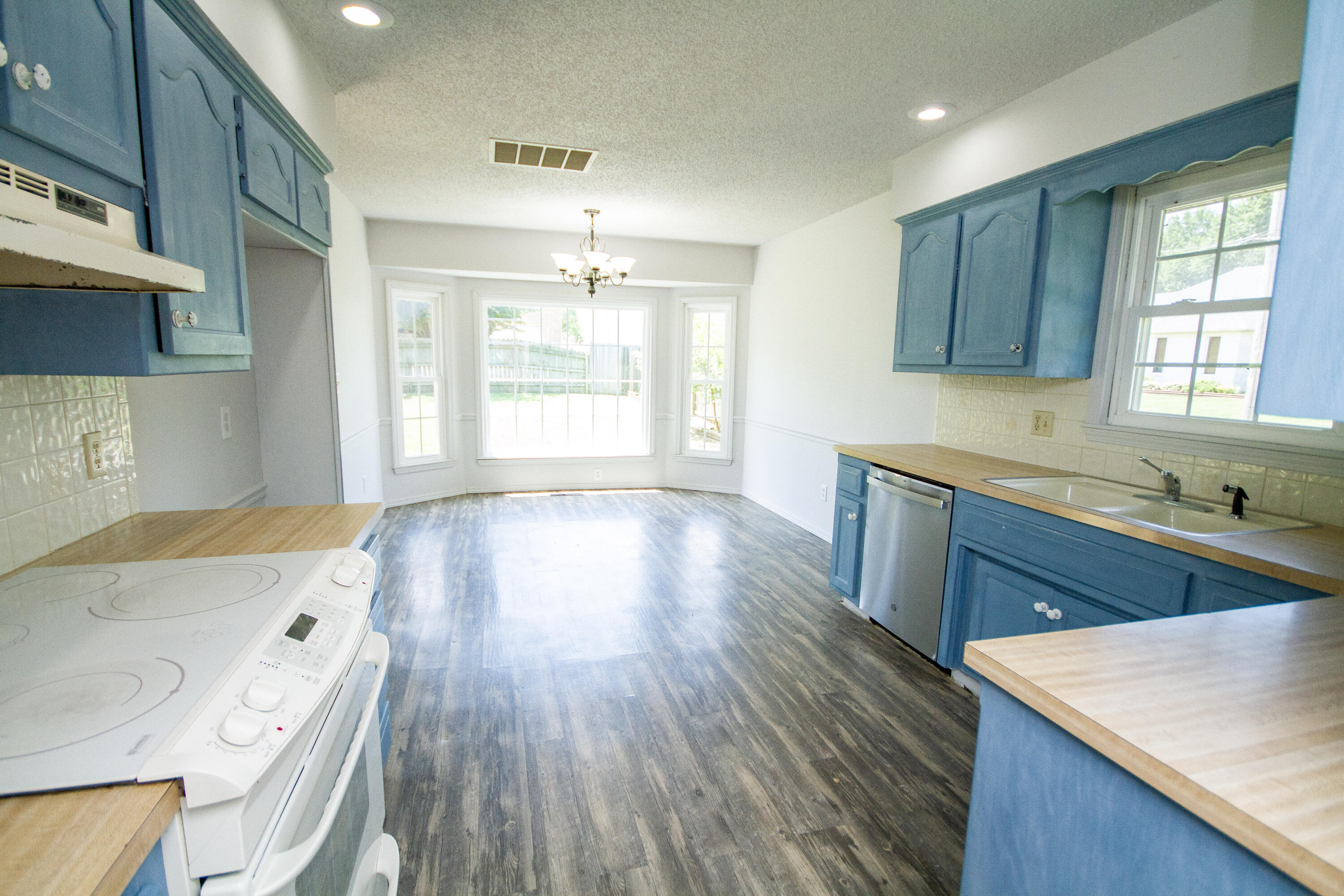 312 Raintree Street Property Photo 14