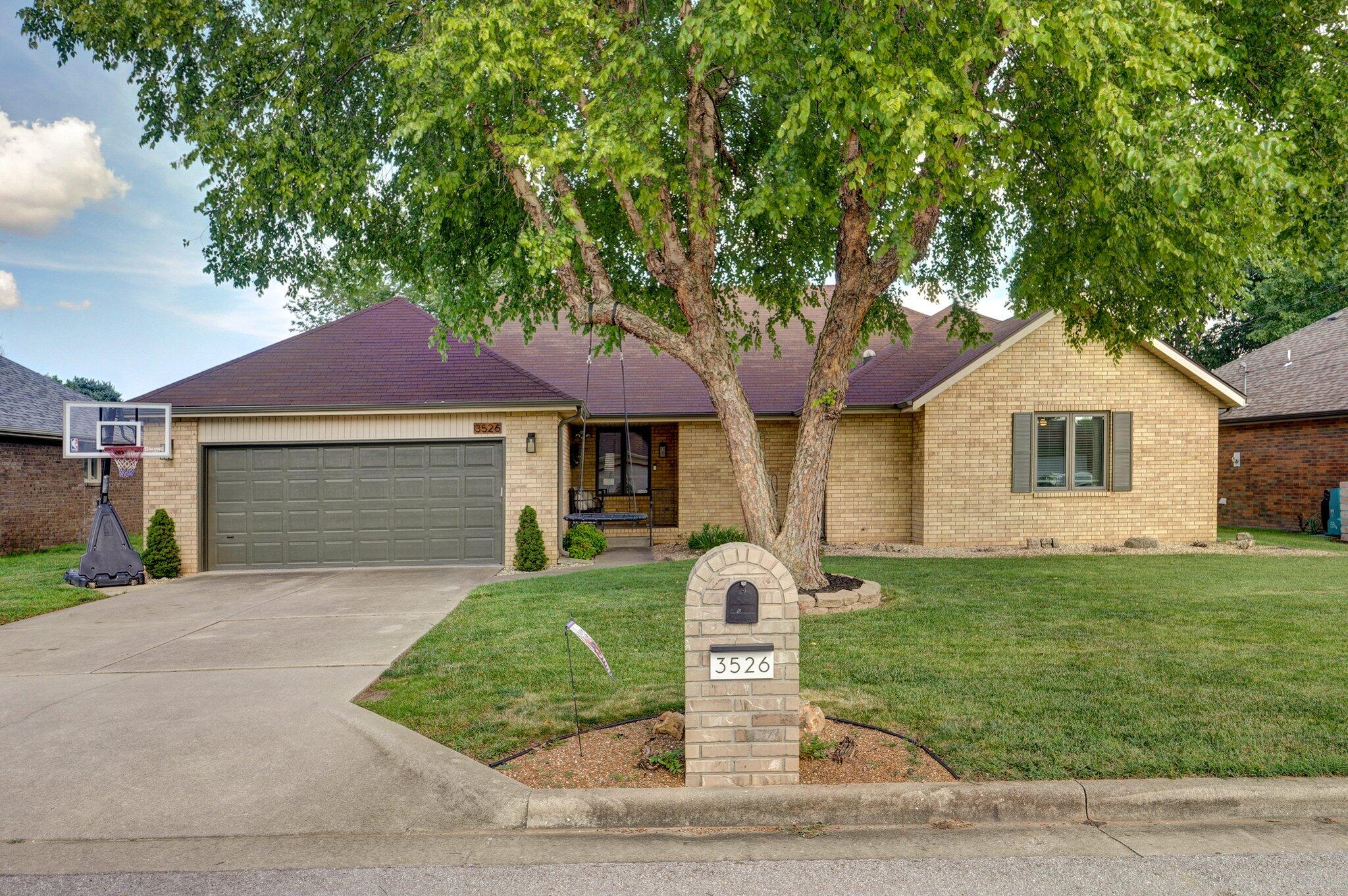 3526 South Bellhurst Avenue Property Photo 1