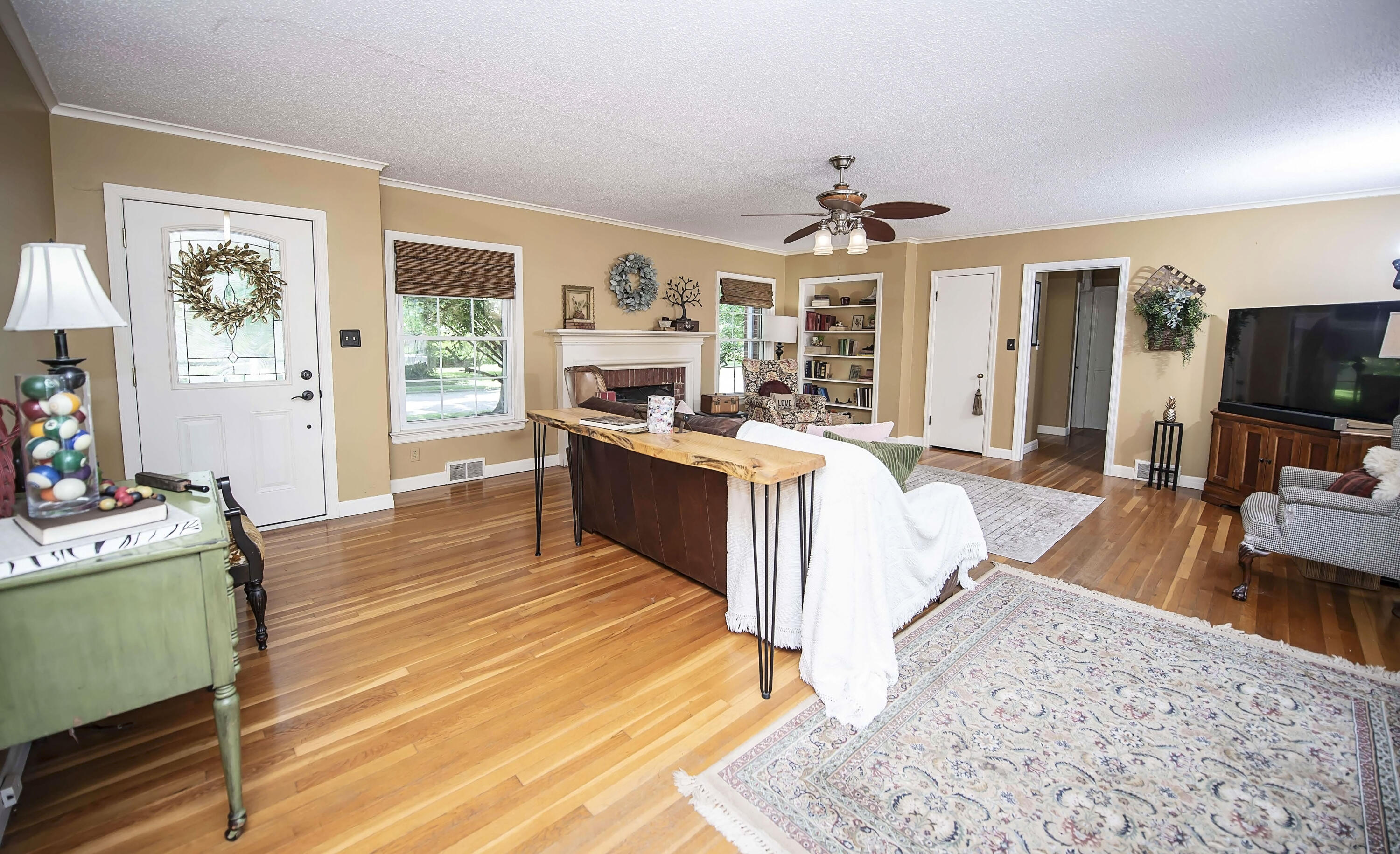 825 East University Street Property Photo 5