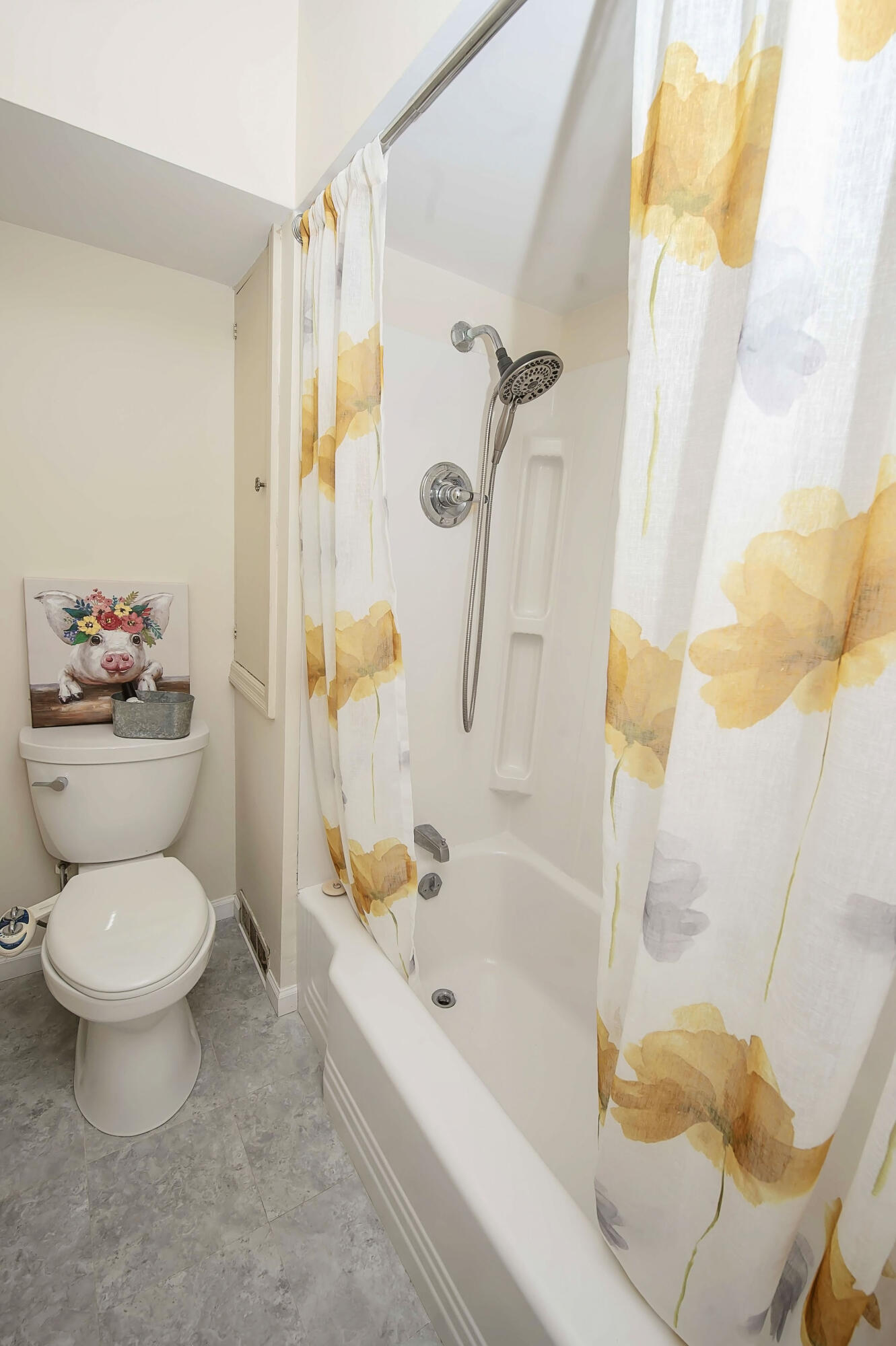 825 East University Street Property Photo 15