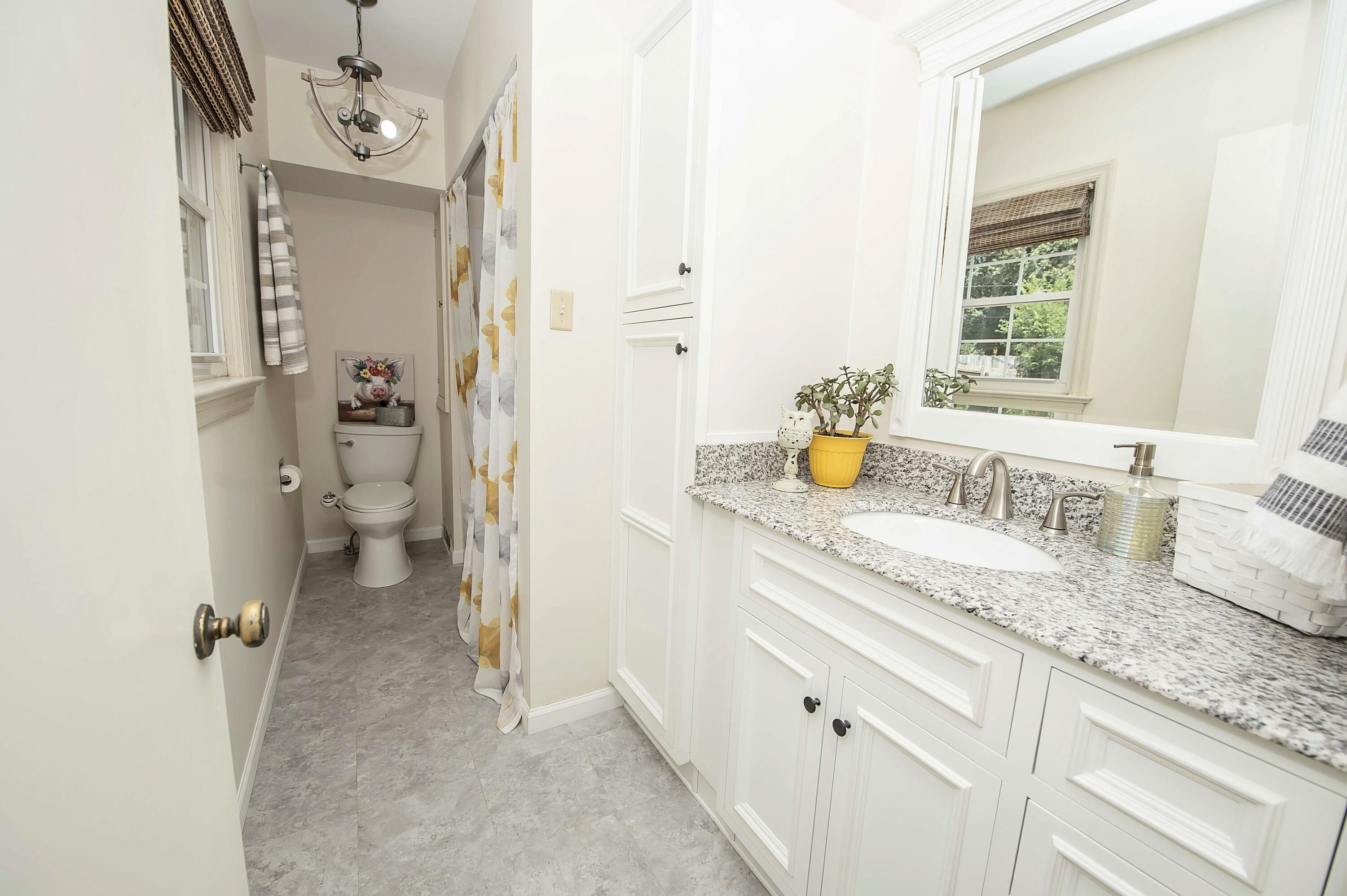 825 East University Street Property Photo 16