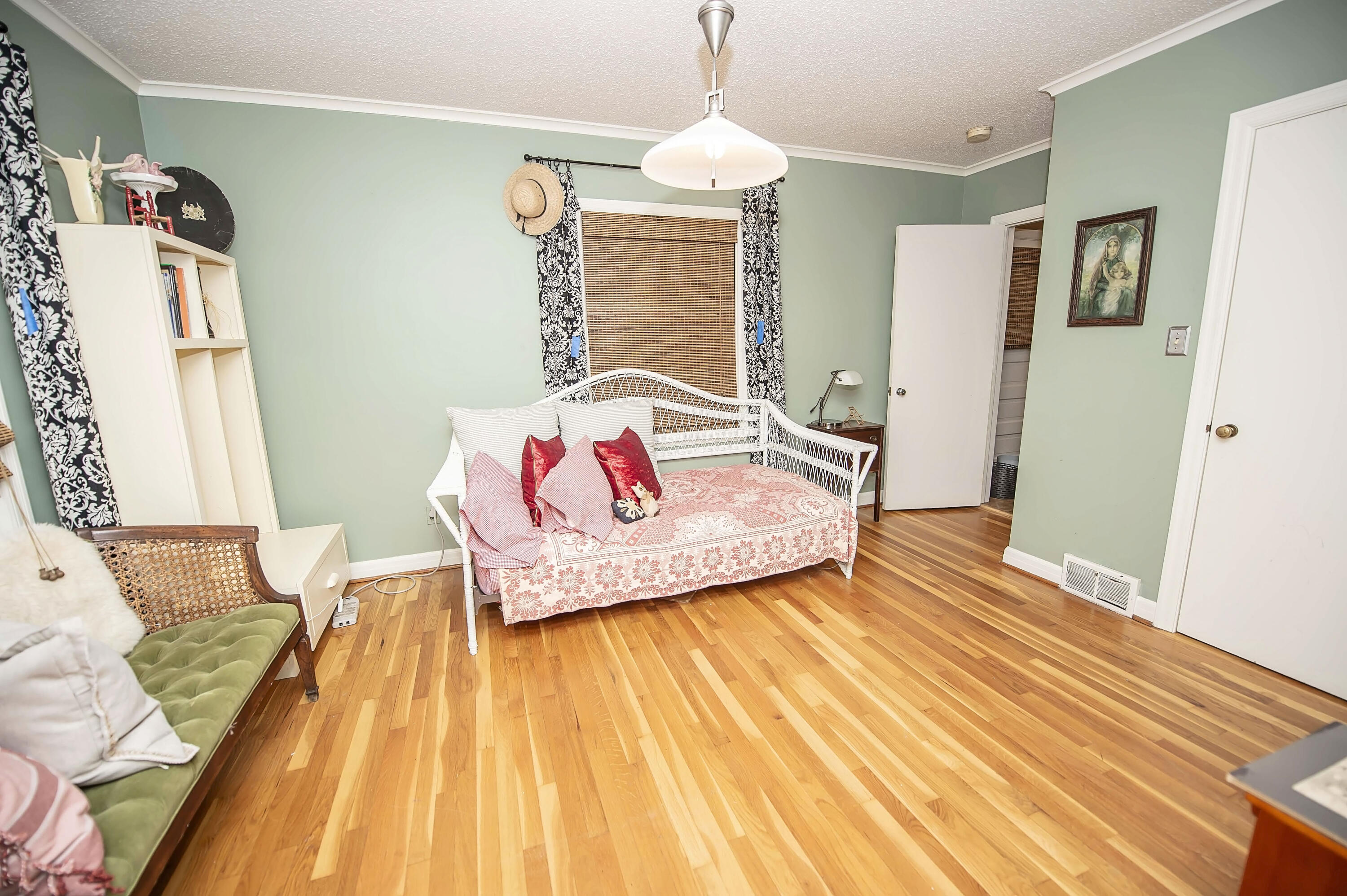 825 East University Street Property Photo 23