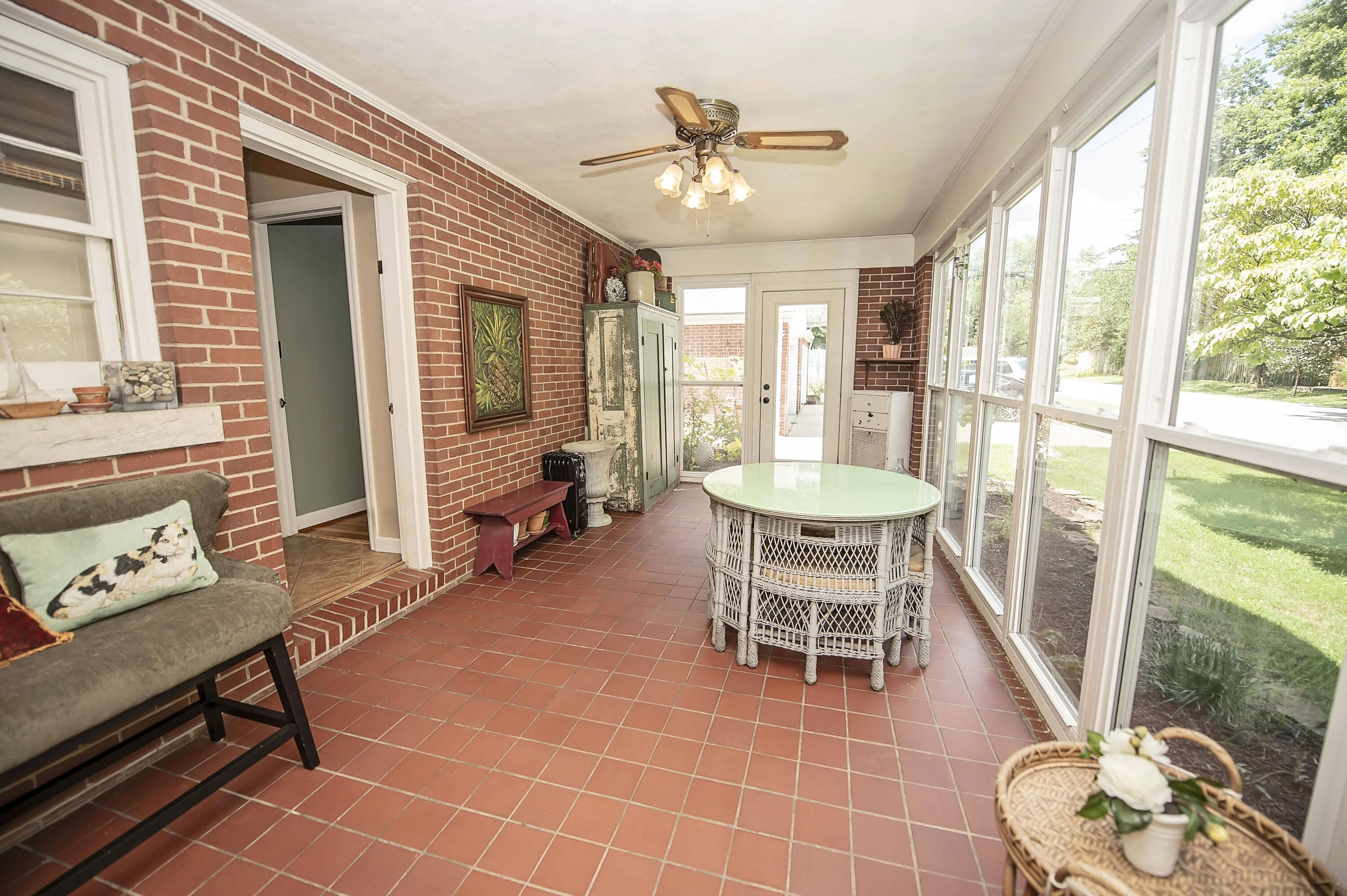 825 East University Street Property Photo 31