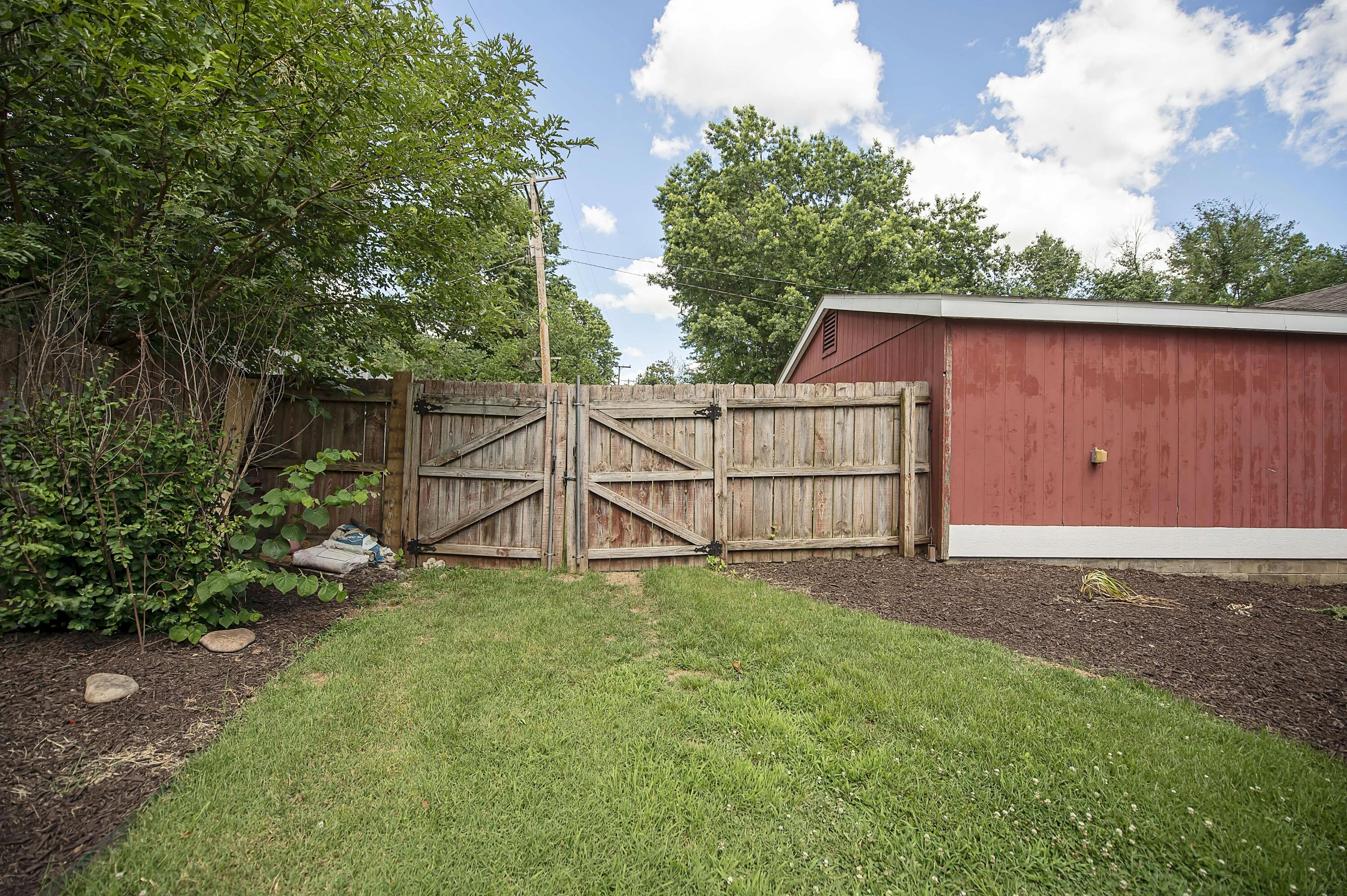 825 East University Street Property Photo 38