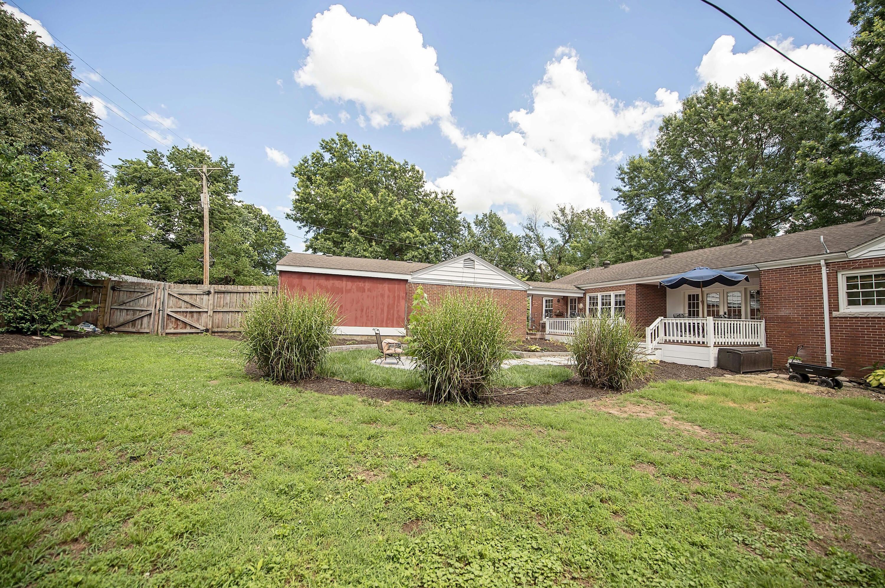 825 East University Street Property Photo 40
