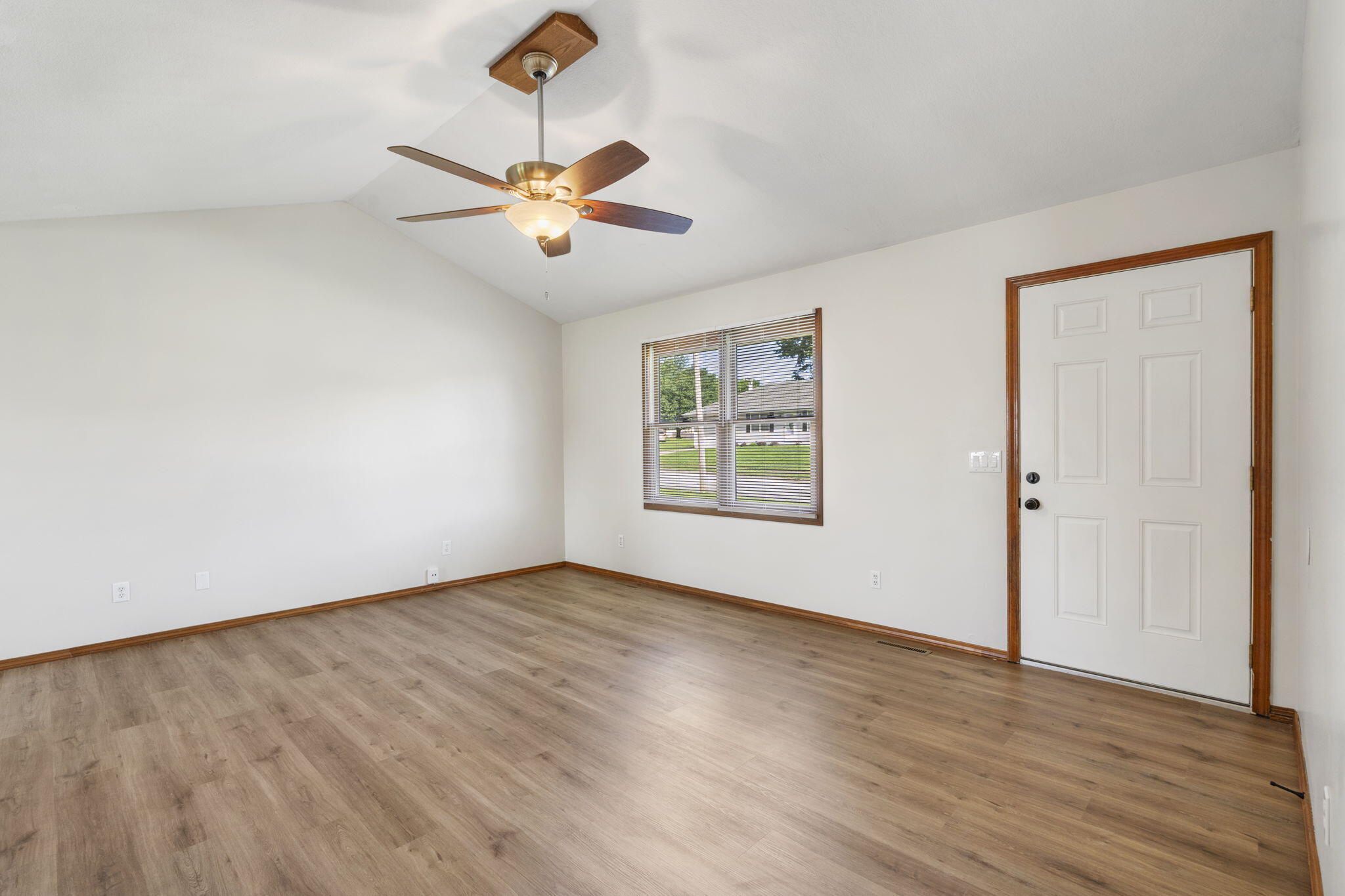 2040 East Sandelwood Street Property Photo 3