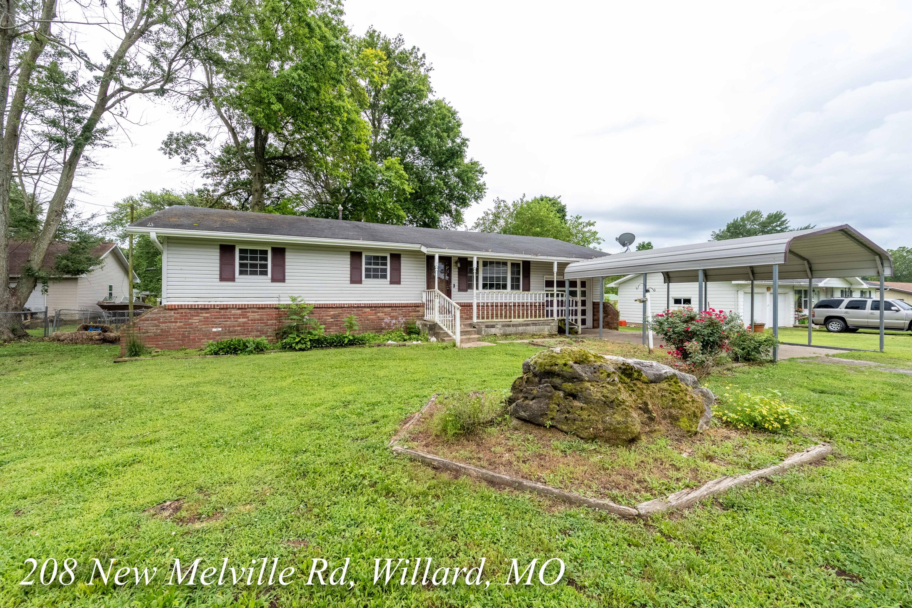 208 East New Melville Road Property Photo 2
