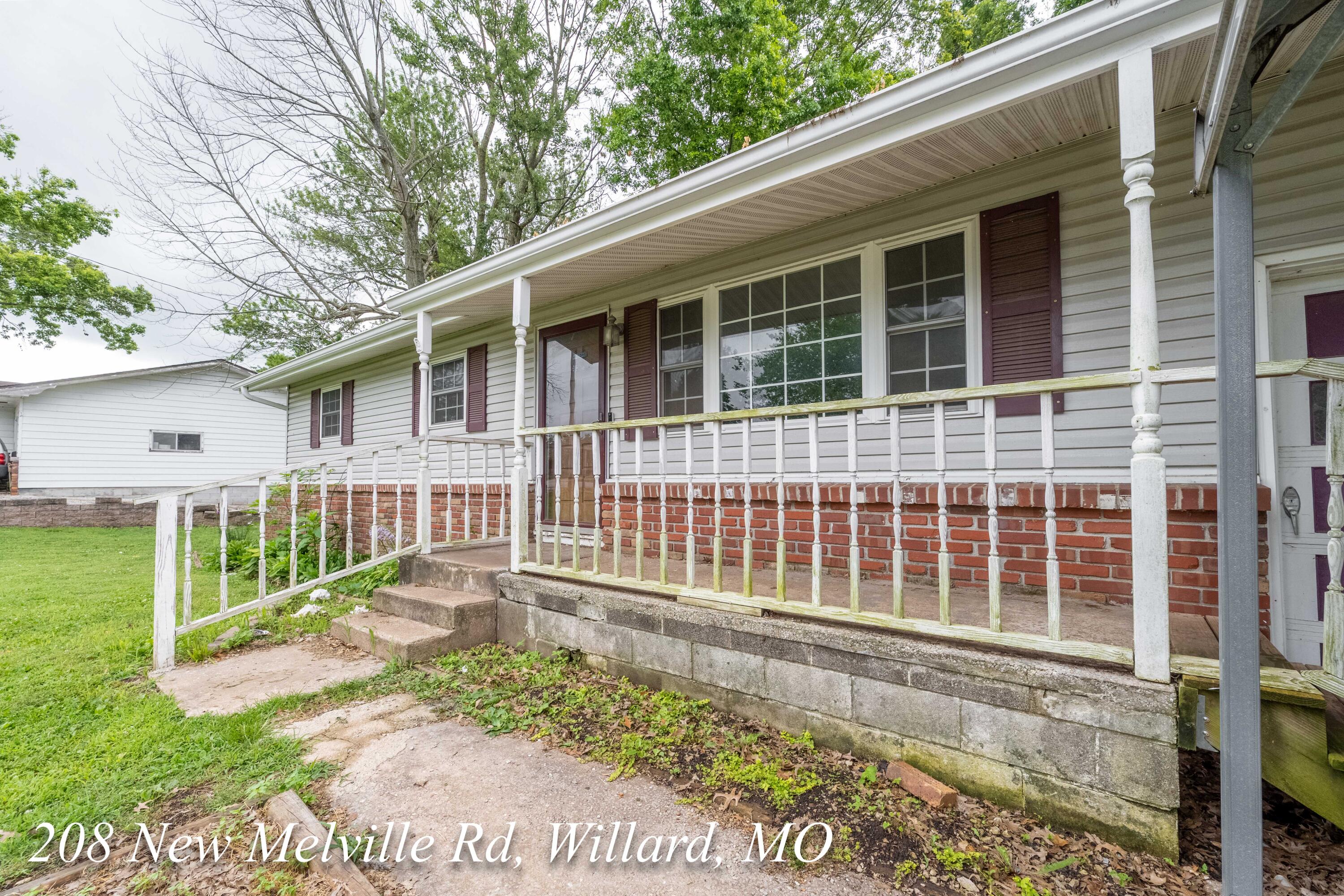 208 East New Melville Road Property Photo 4