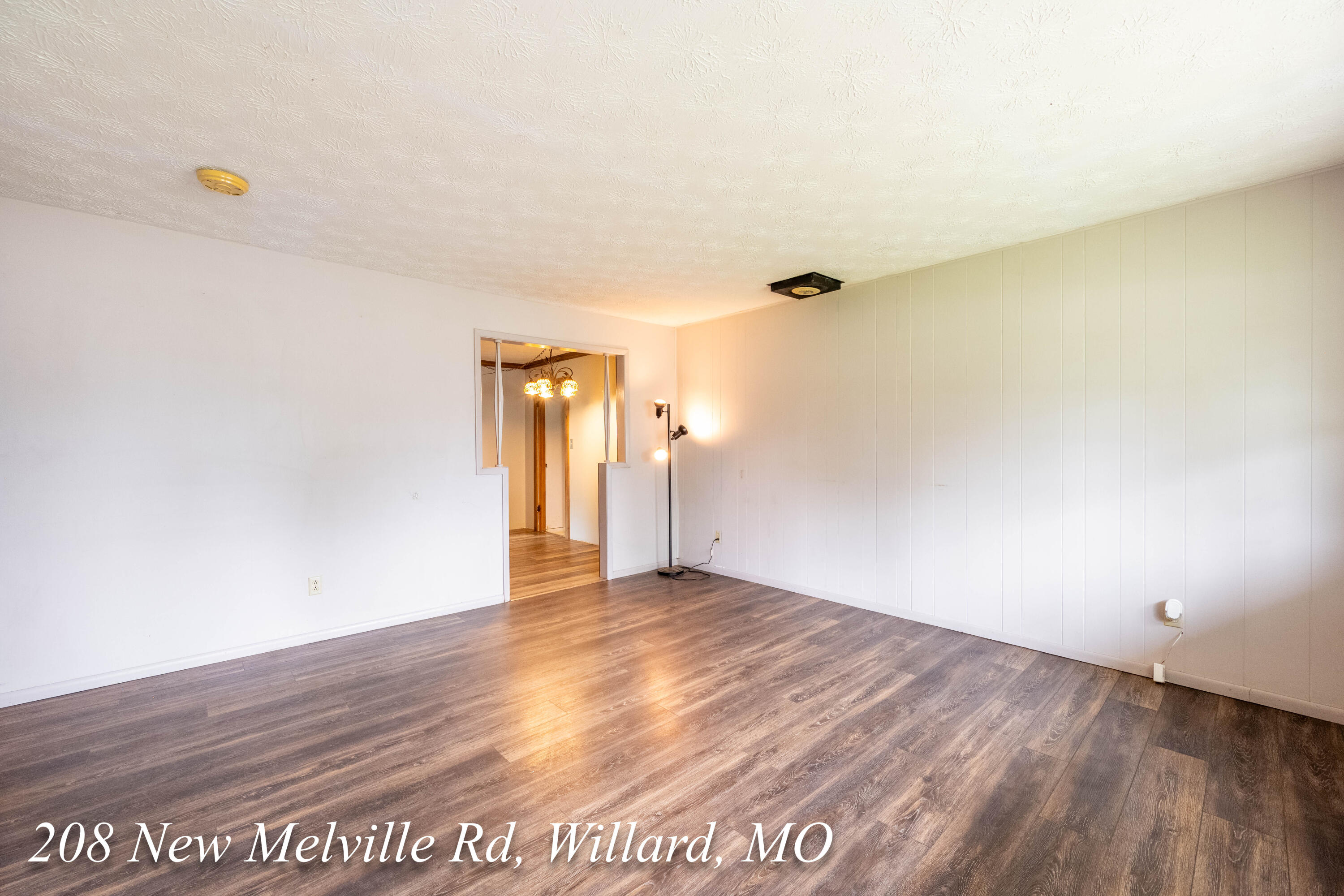208 East New Melville Road Property Photo 7