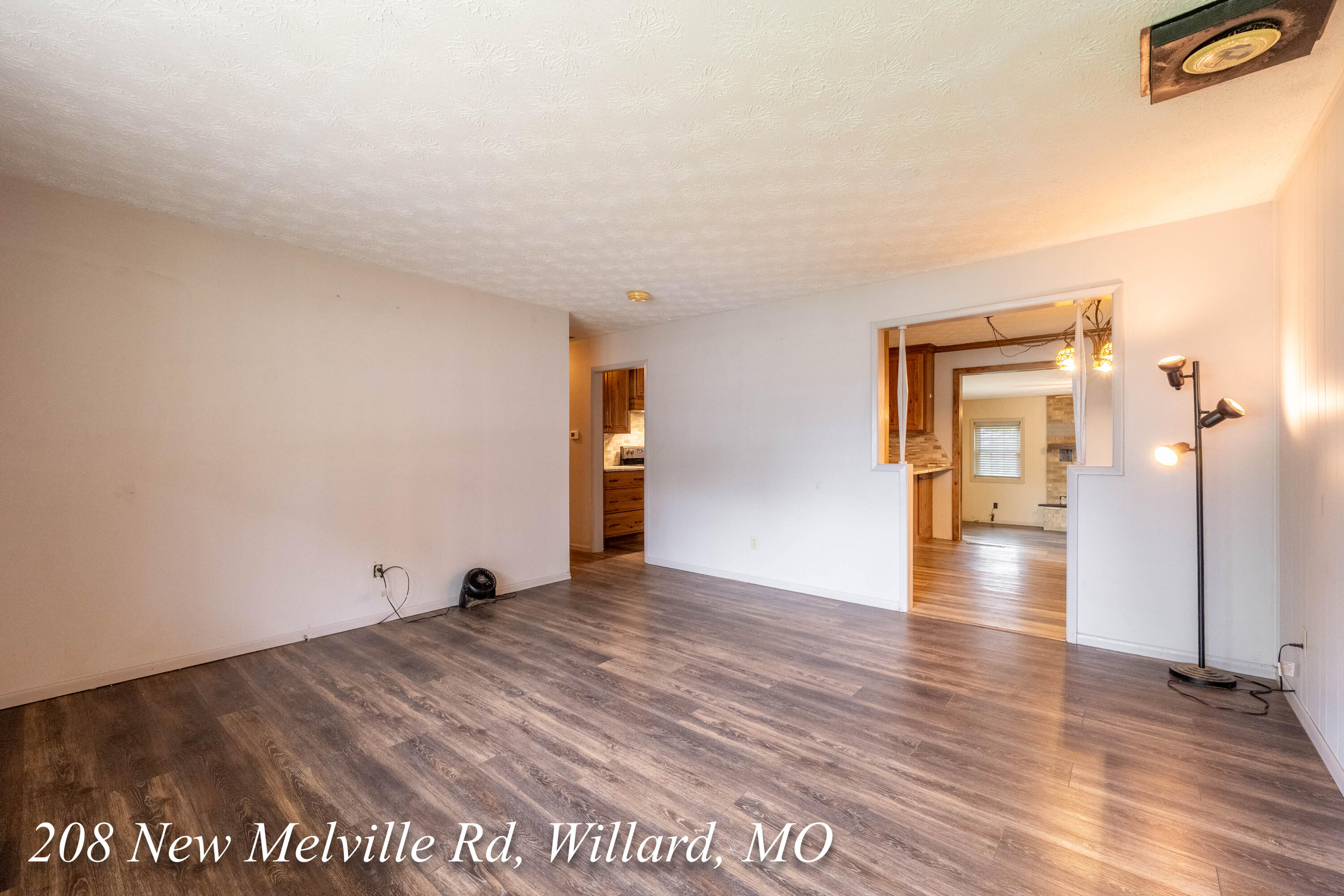 208 East New Melville Road Property Photo 8