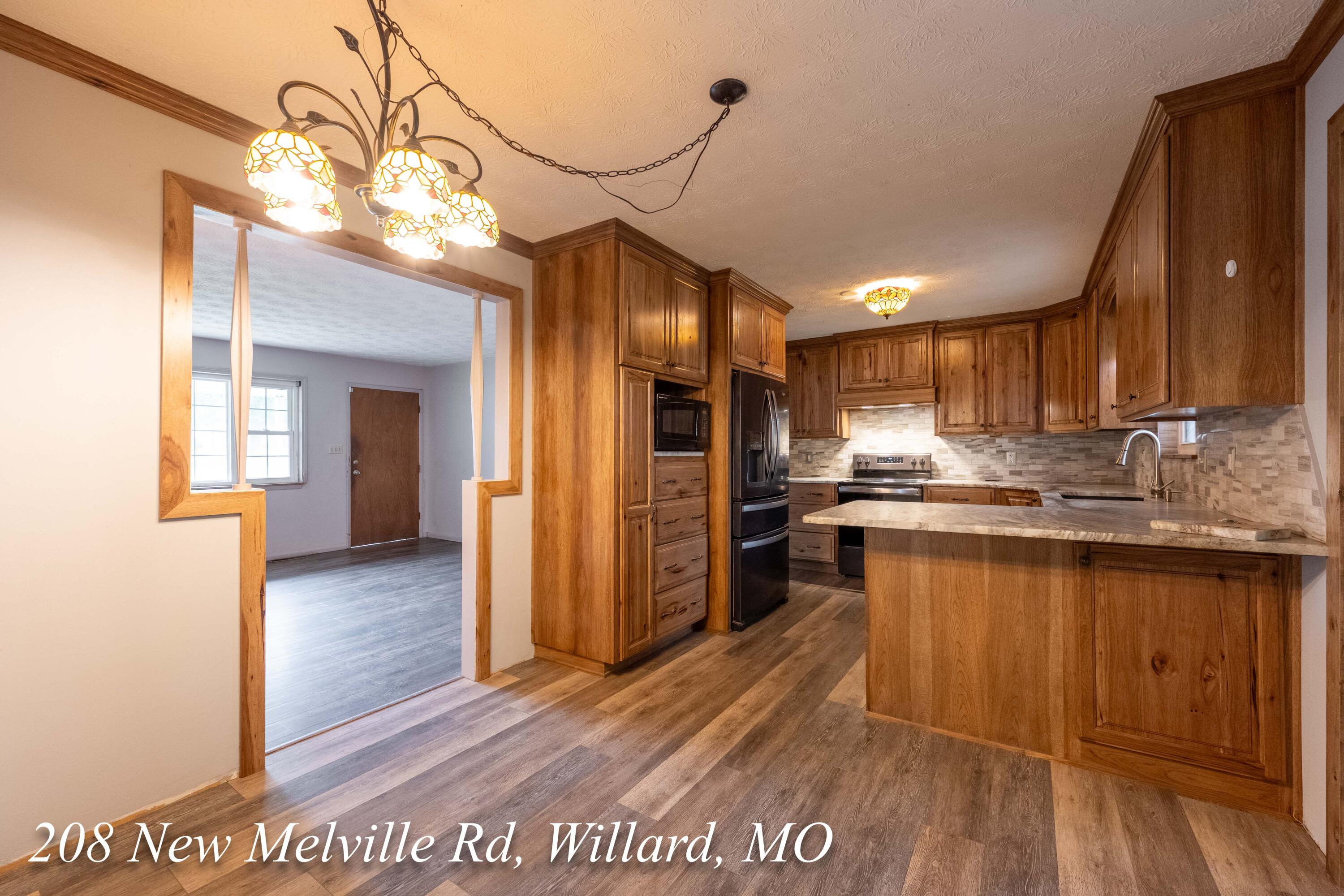 208 East New Melville Road Property Photo 9