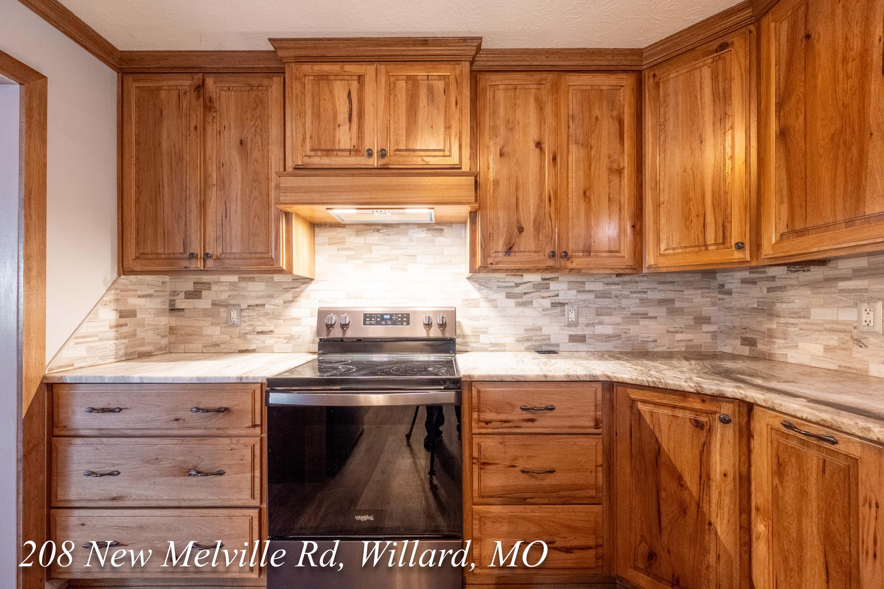 208 East New Melville Road Property Photo 12