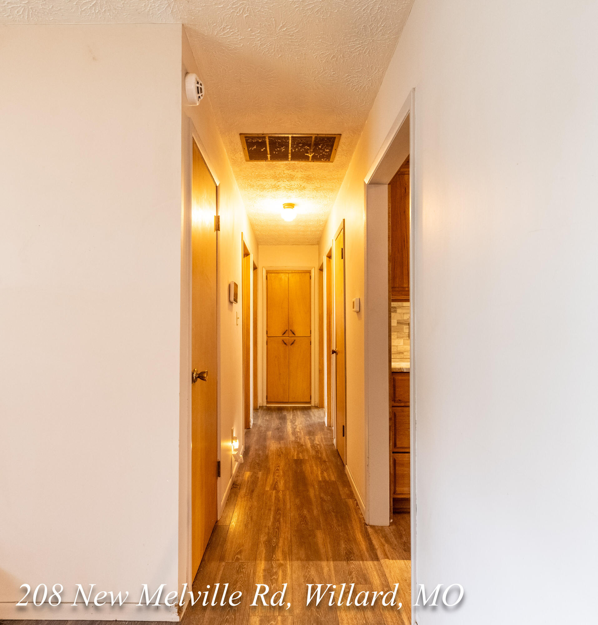 208 East New Melville Road Property Photo 19