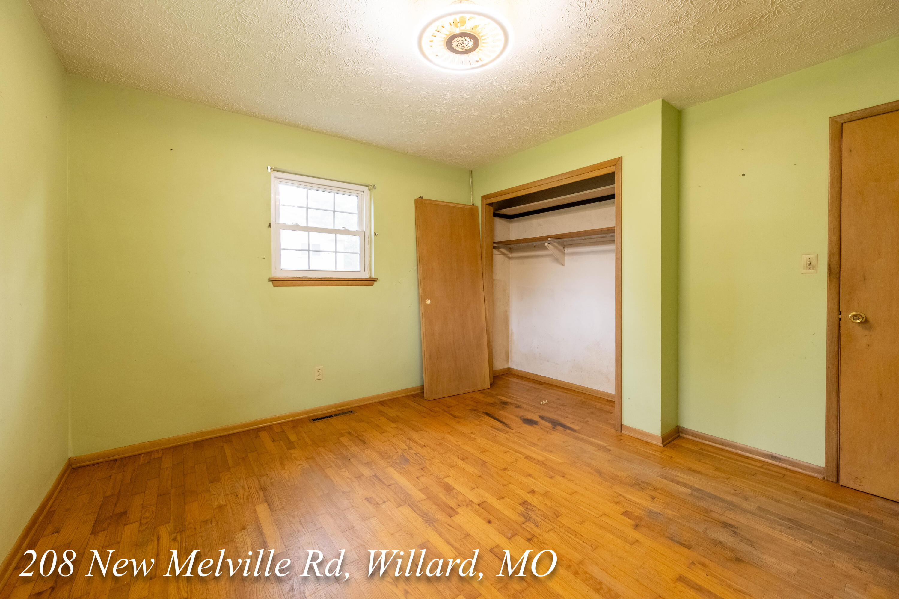 208 East New Melville Road Property Photo 22