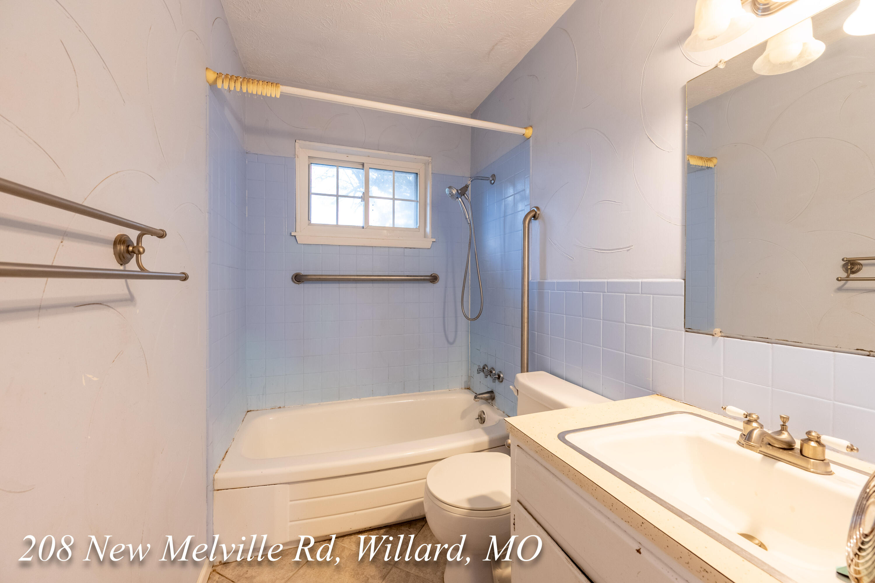 208 East New Melville Road Property Photo 23