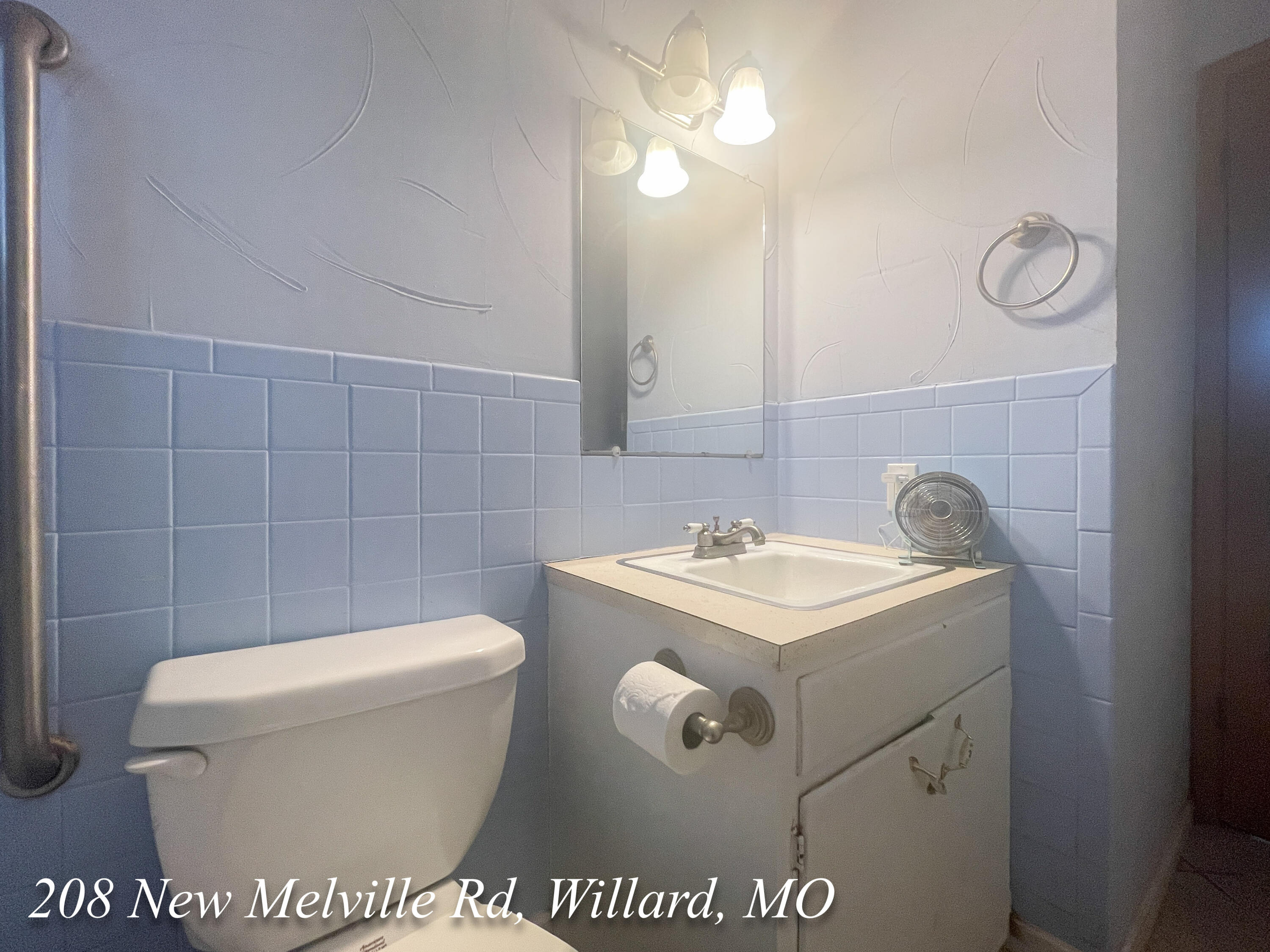 208 East New Melville Road Property Photo 24