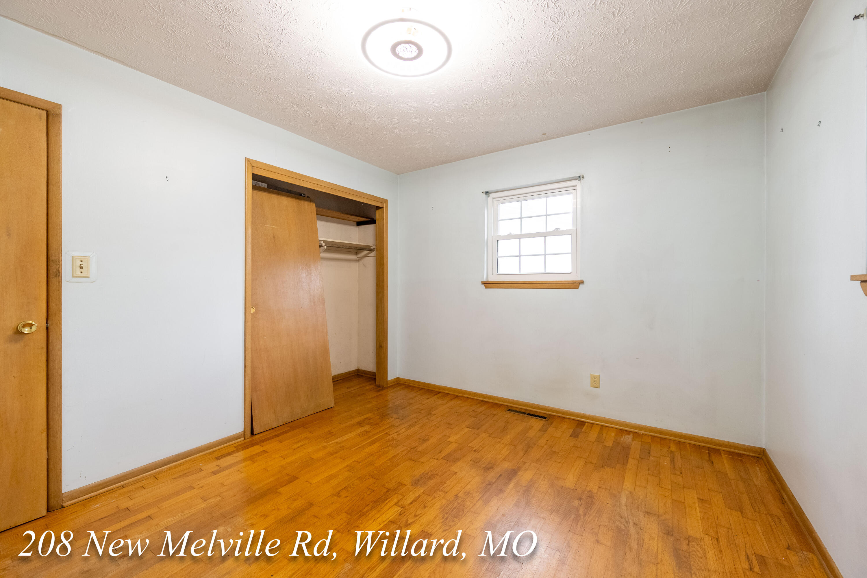 208 East New Melville Road Property Photo 25