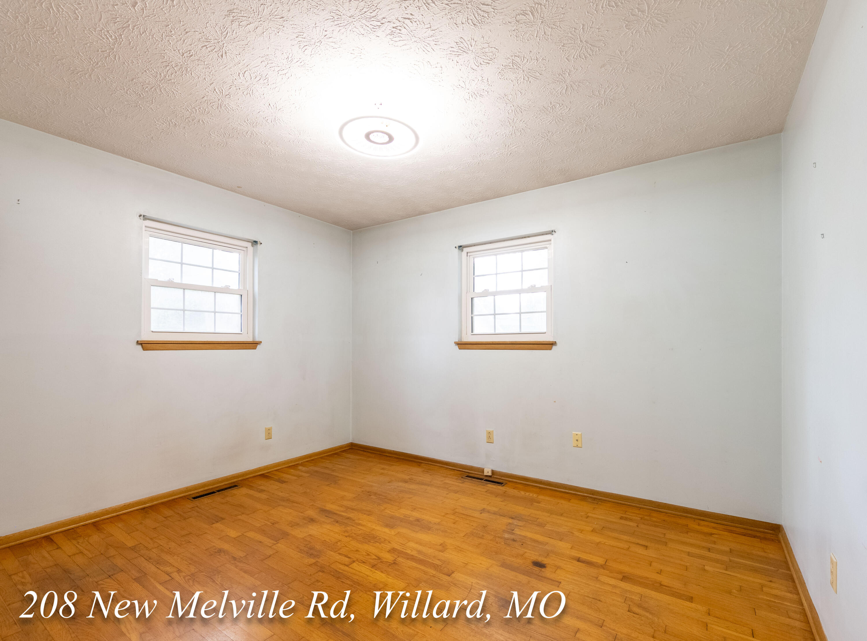 208 East New Melville Road Property Photo 26