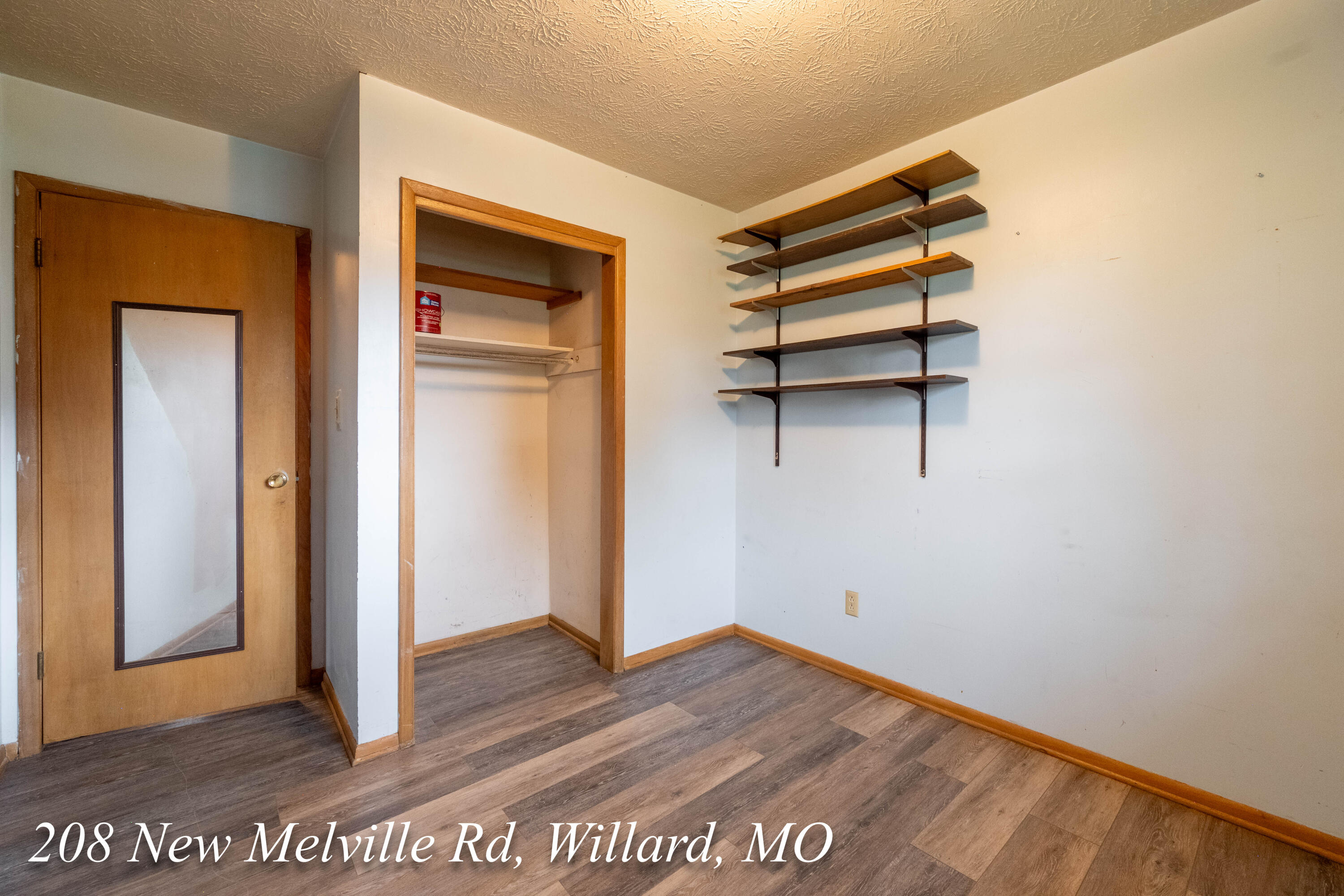 208 East New Melville Road Property Photo 27