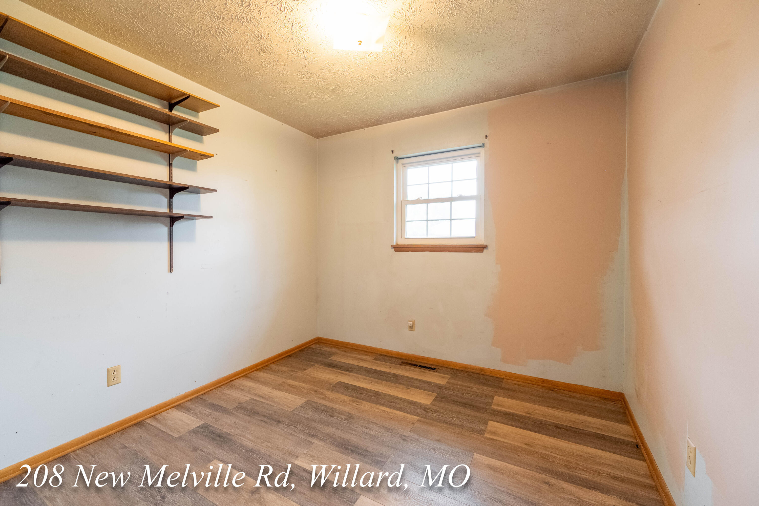 208 East New Melville Road Property Photo 28