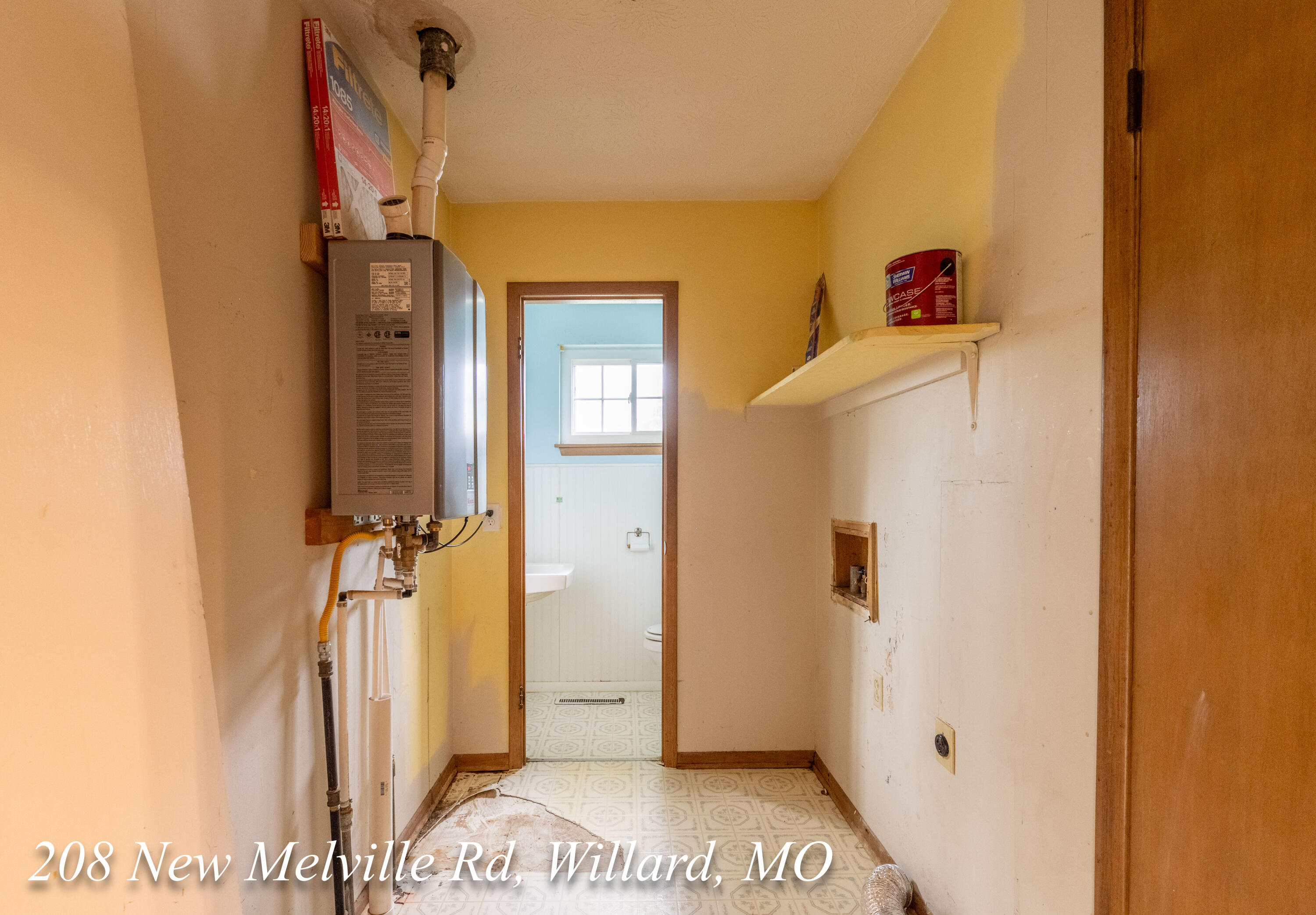 208 East New Melville Road Property Photo 29