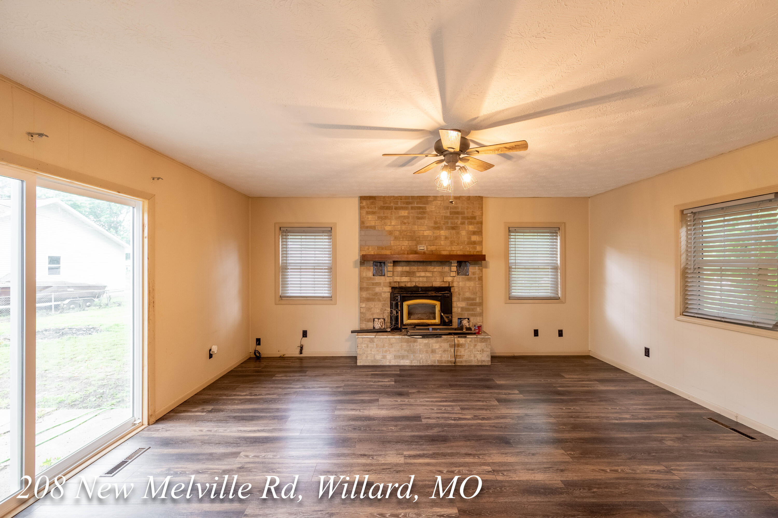 208 East New Melville Road Property Photo 34
