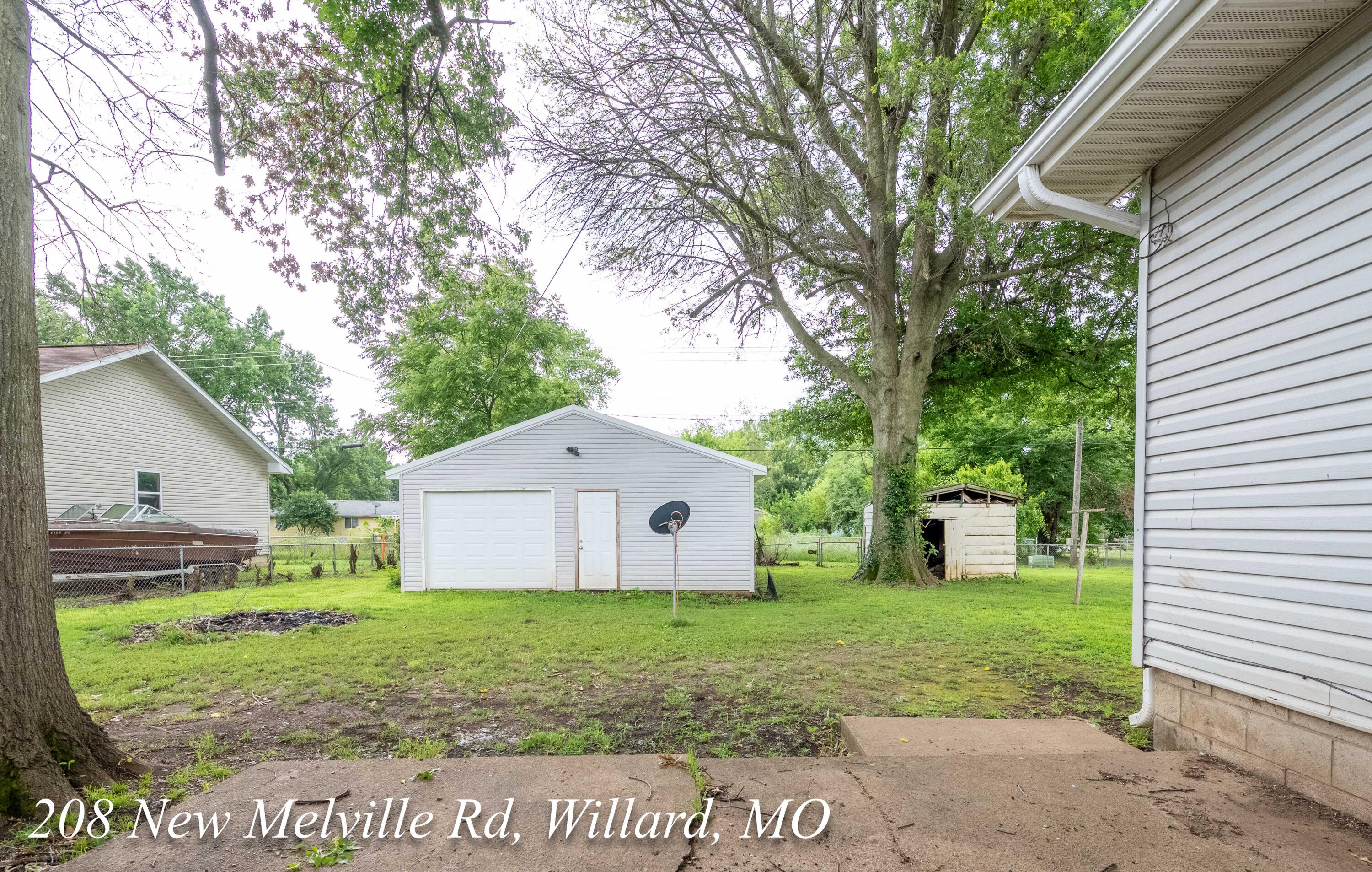 208 East New Melville Road Property Photo 37