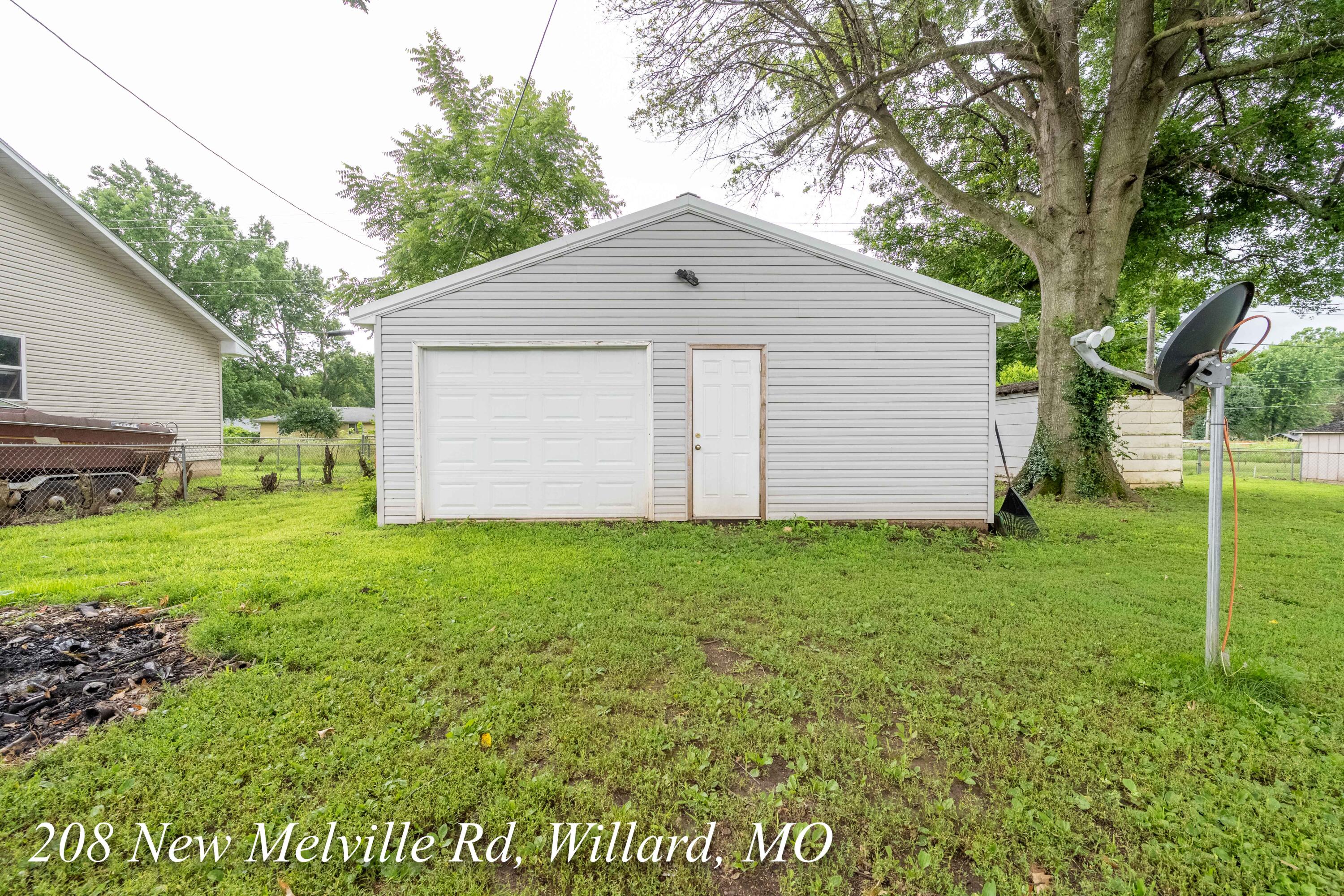 208 East New Melville Road Property Photo 38