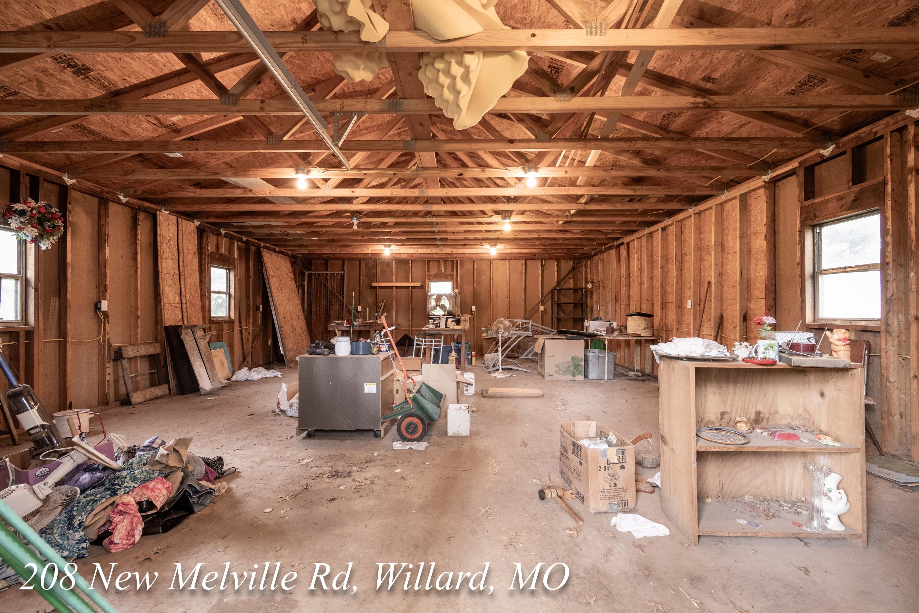208 East New Melville Road Property Photo 39