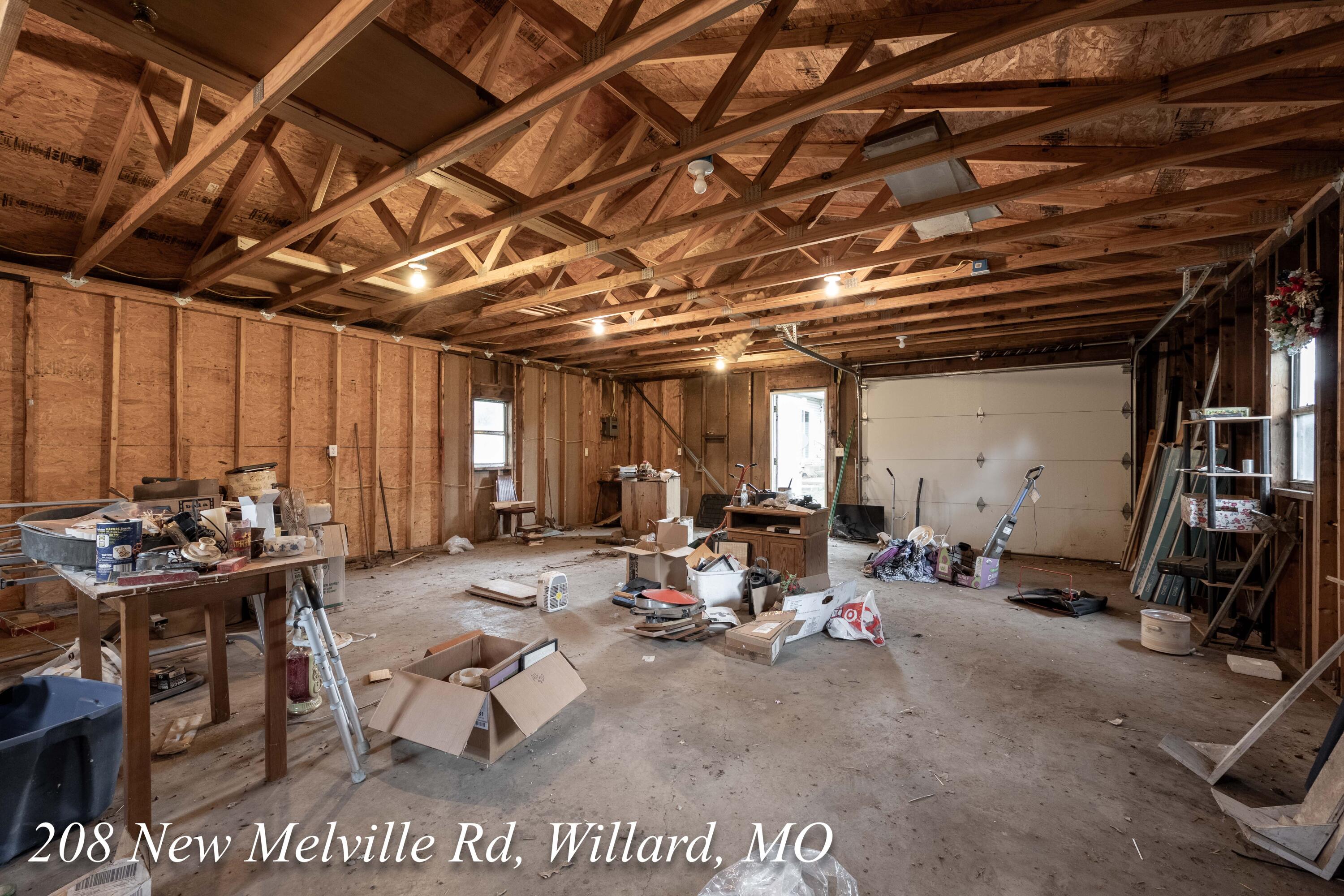 208 East New Melville Road Property Photo 40