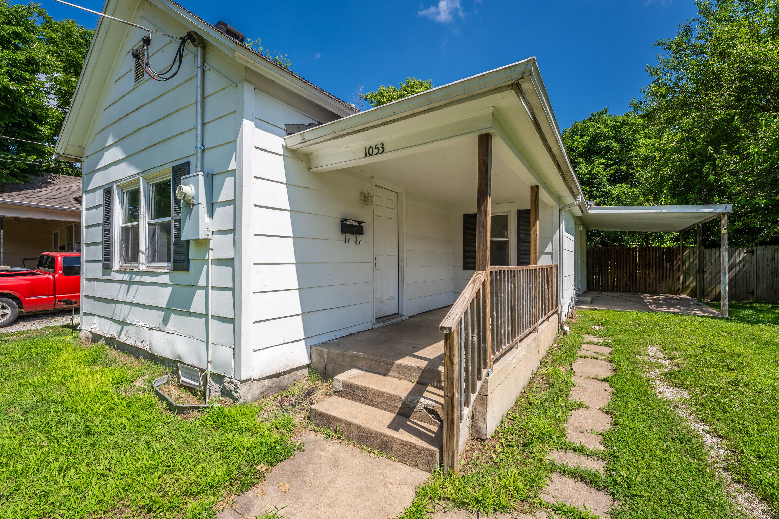 1053 East Pacific Street Property Photo 5