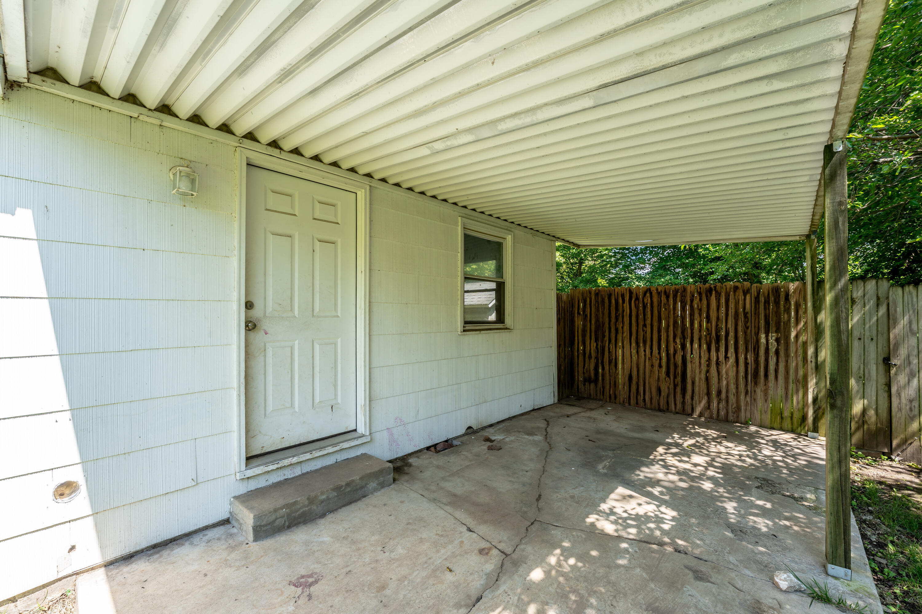 1053 East Pacific Street Property Photo 6