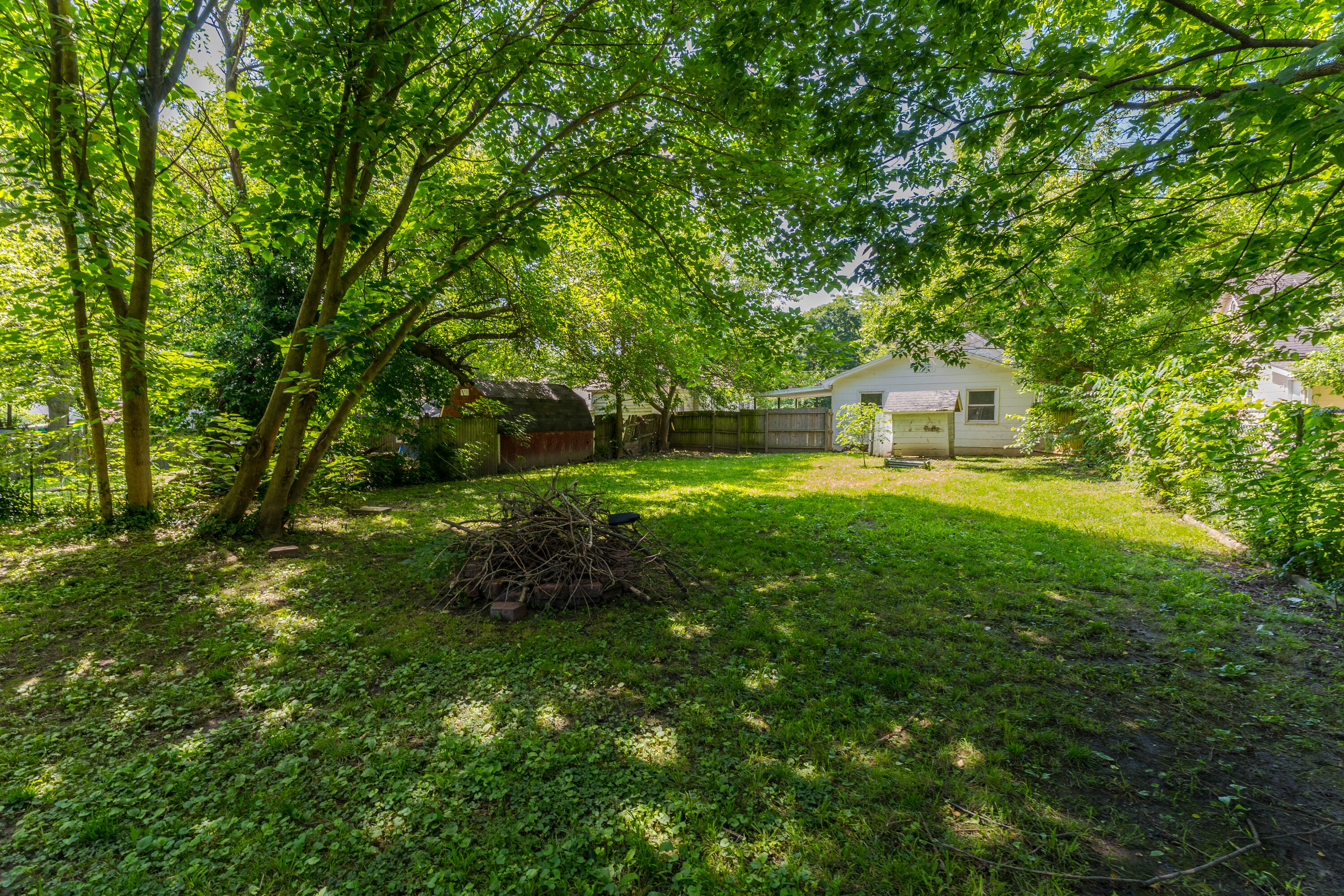 1053 East Pacific Street Property Photo 8