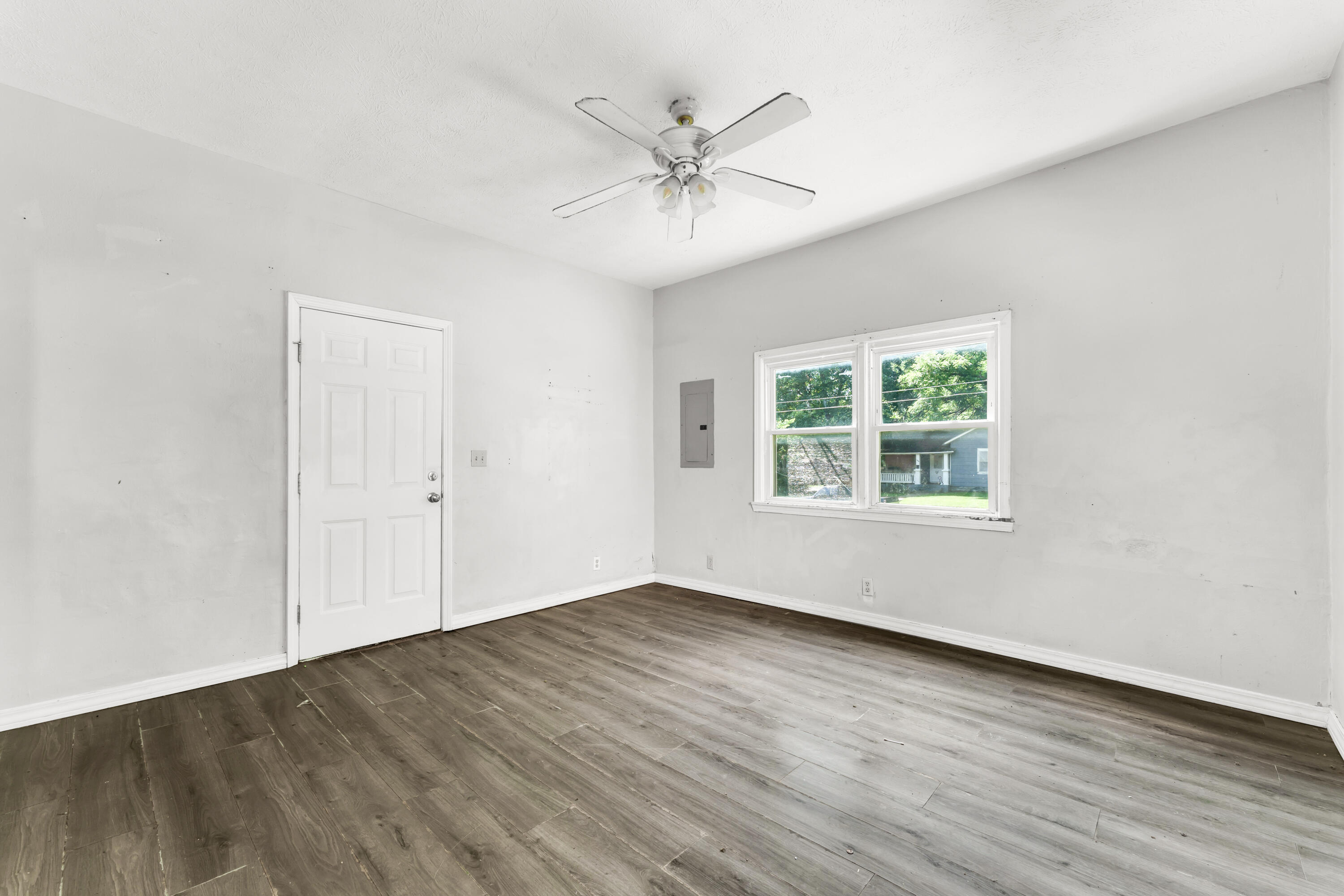 1053 East Pacific Street Property Photo 11