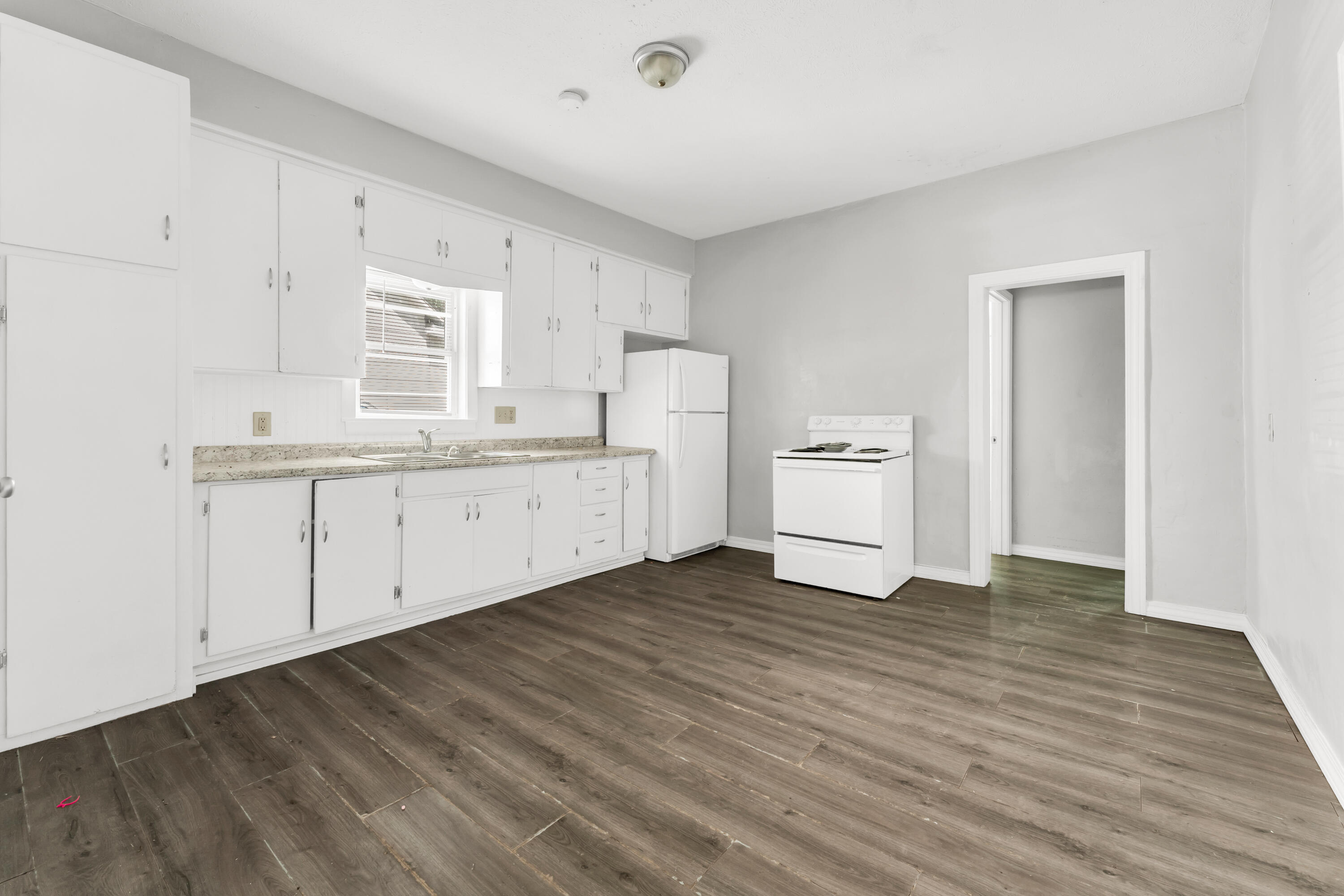 1053 East Pacific Street Property Photo 12