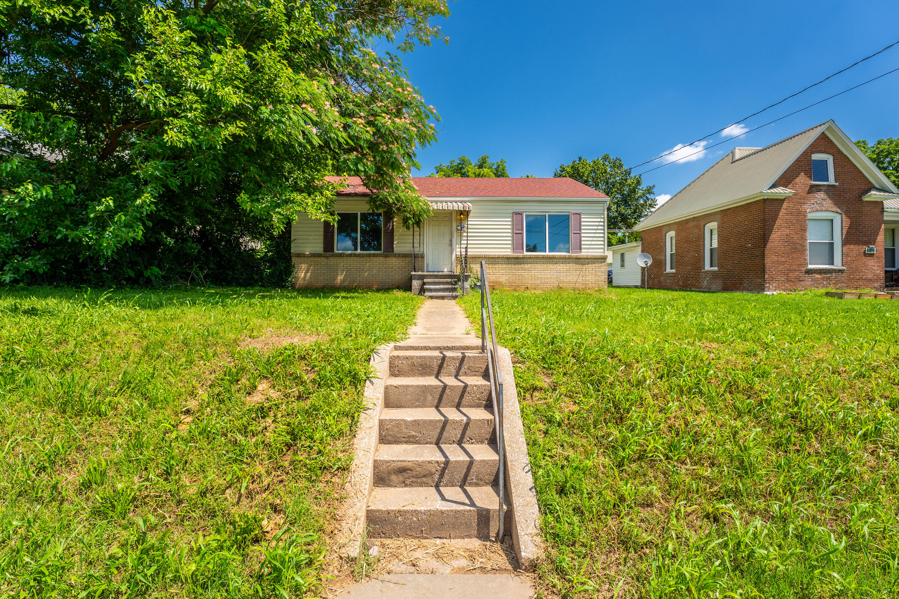 1107 West Nichols Street Property Photo 1