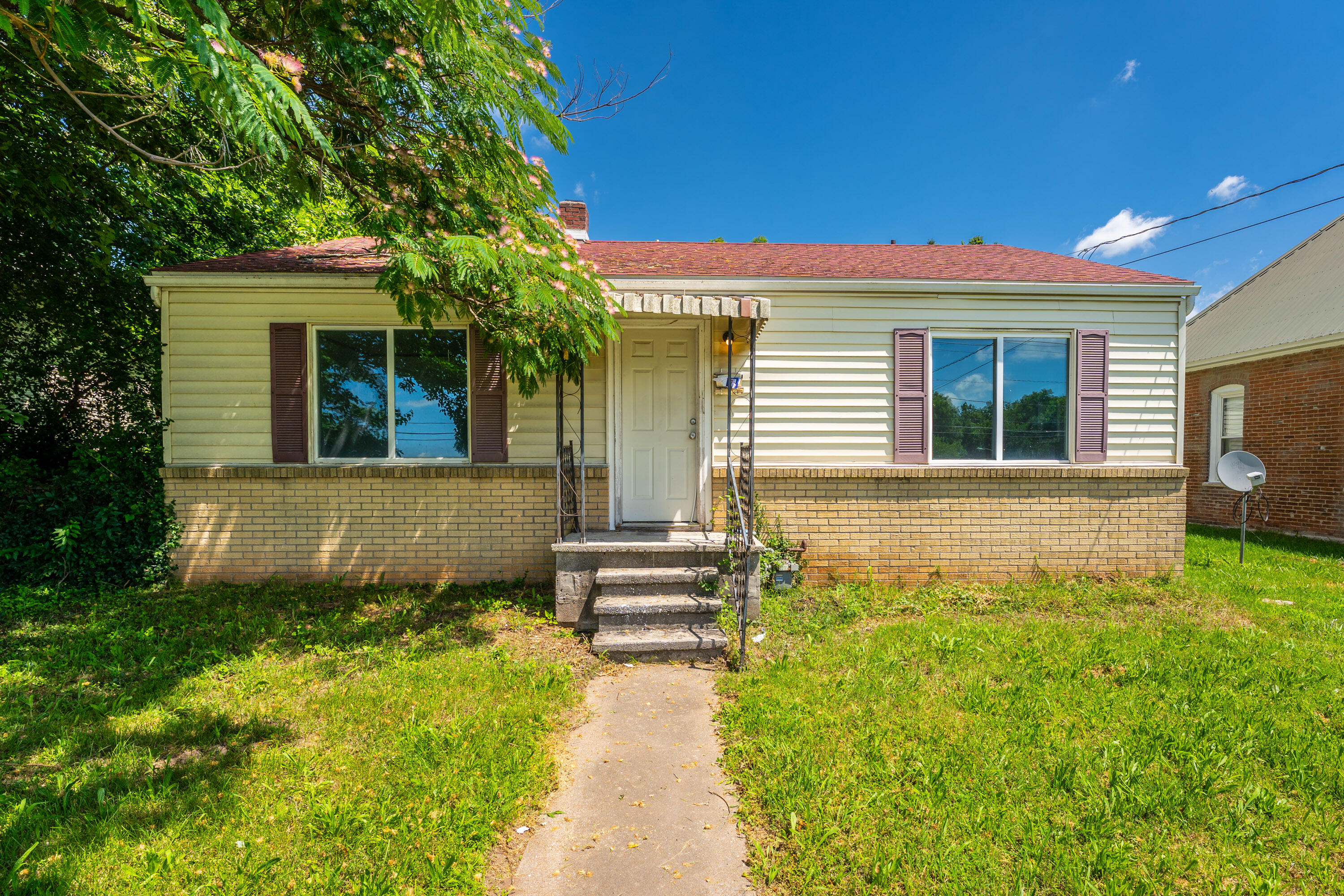 1107 West Nichols Street Property Photo 2