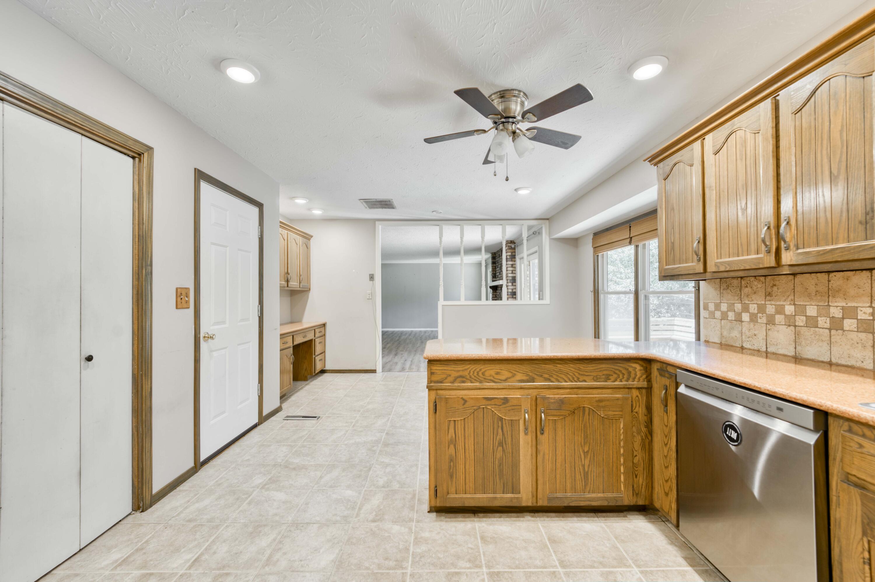 5751 South Kings Avenue Property Photo 14